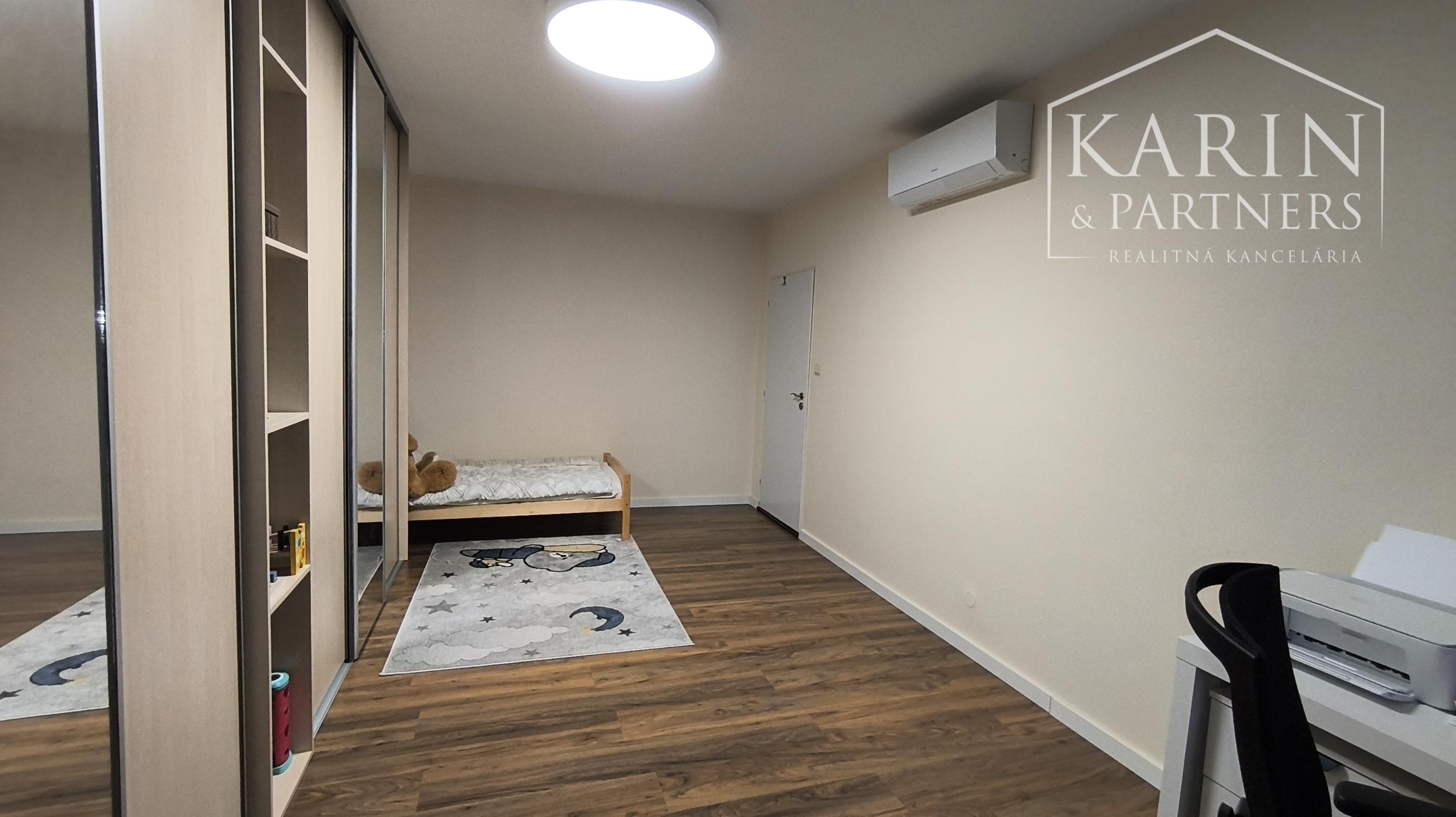 Predáme 3 izbový byt so šatníkom, komorou a balkónom, sídlisko Prednádražie, Nové Zámky