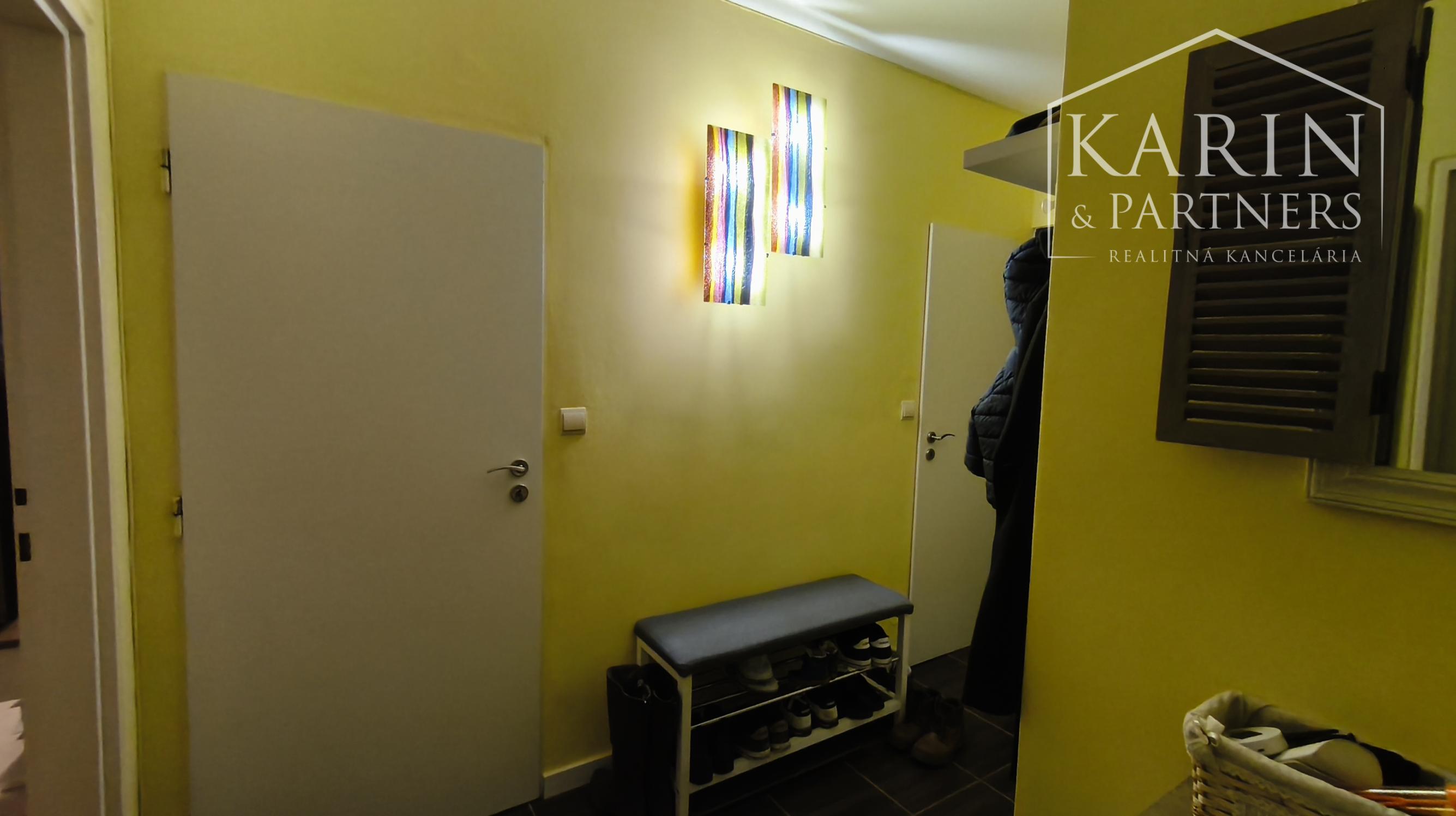 Predáme 3 izbový byt so šatníkom, komorou a balkónom, sídlisko Prednádražie, Nové Zámky