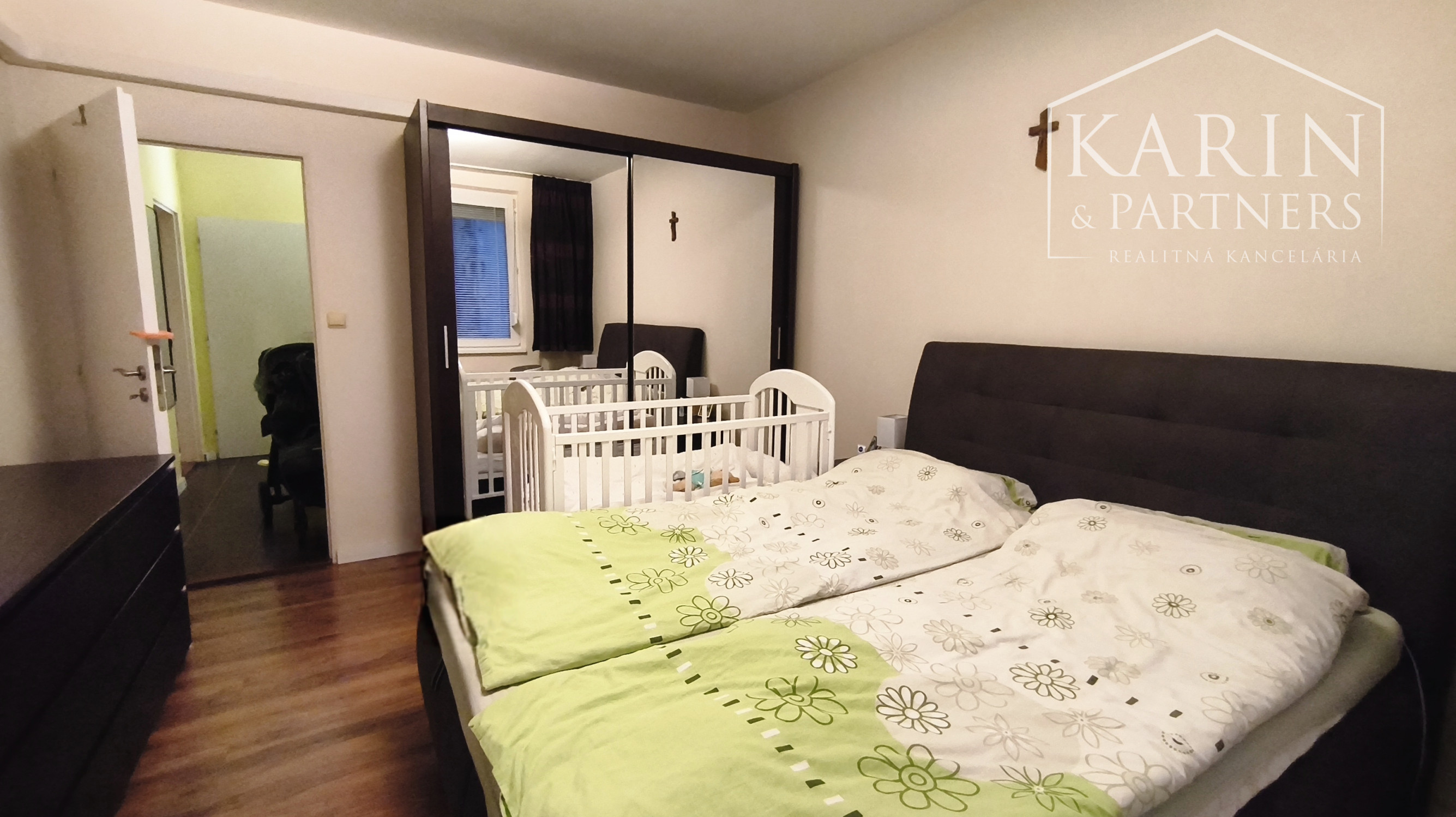 Rezervované: Predáme 3 izbový byt so šatníkom, komorou a balkónom, sídlisko Prednádražie, Nové Zámky