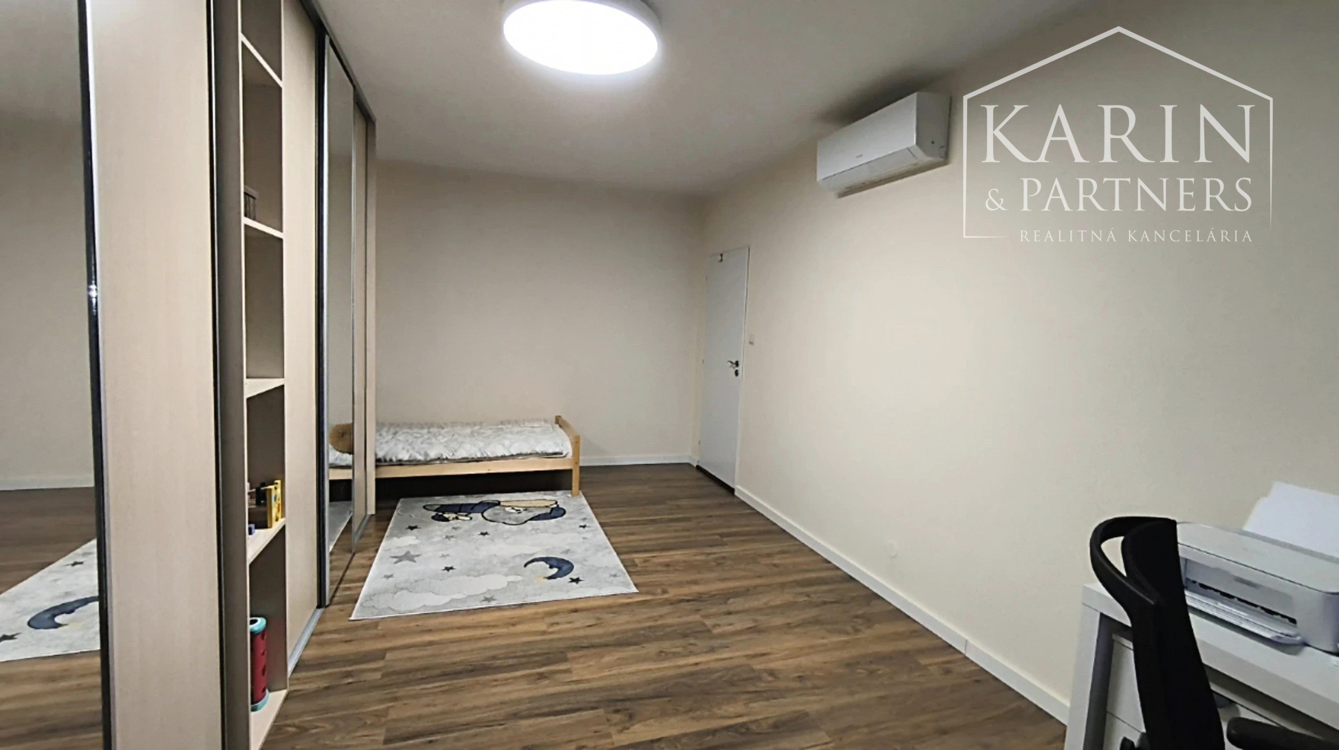 Rezervované: Predáme 3 izbový byt so šatníkom, komorou a balkónom, sídlisko Prednádražie, Nové Zámky