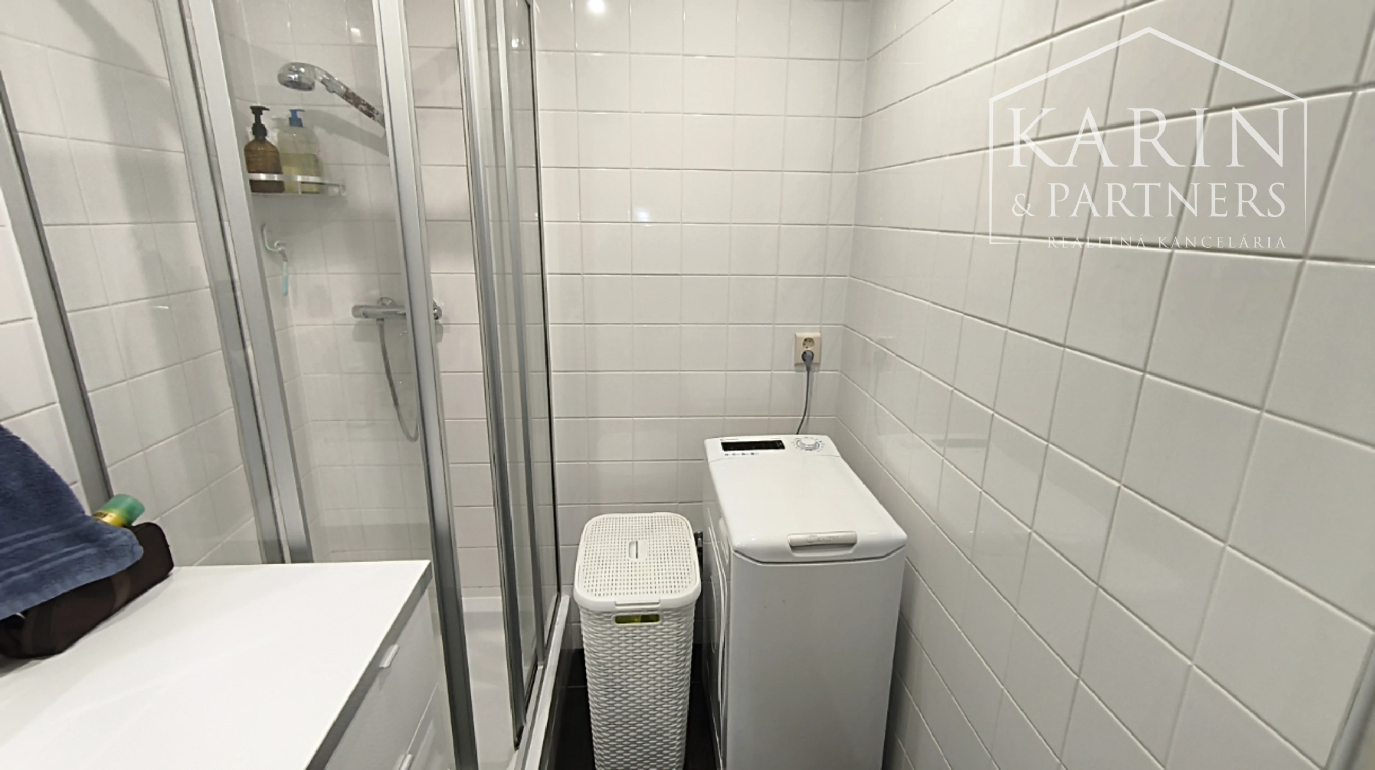 Rezervované: Predáme 3 izbový byt so šatníkom, komorou a balkónom, sídlisko Prednádražie, Nové Zámky