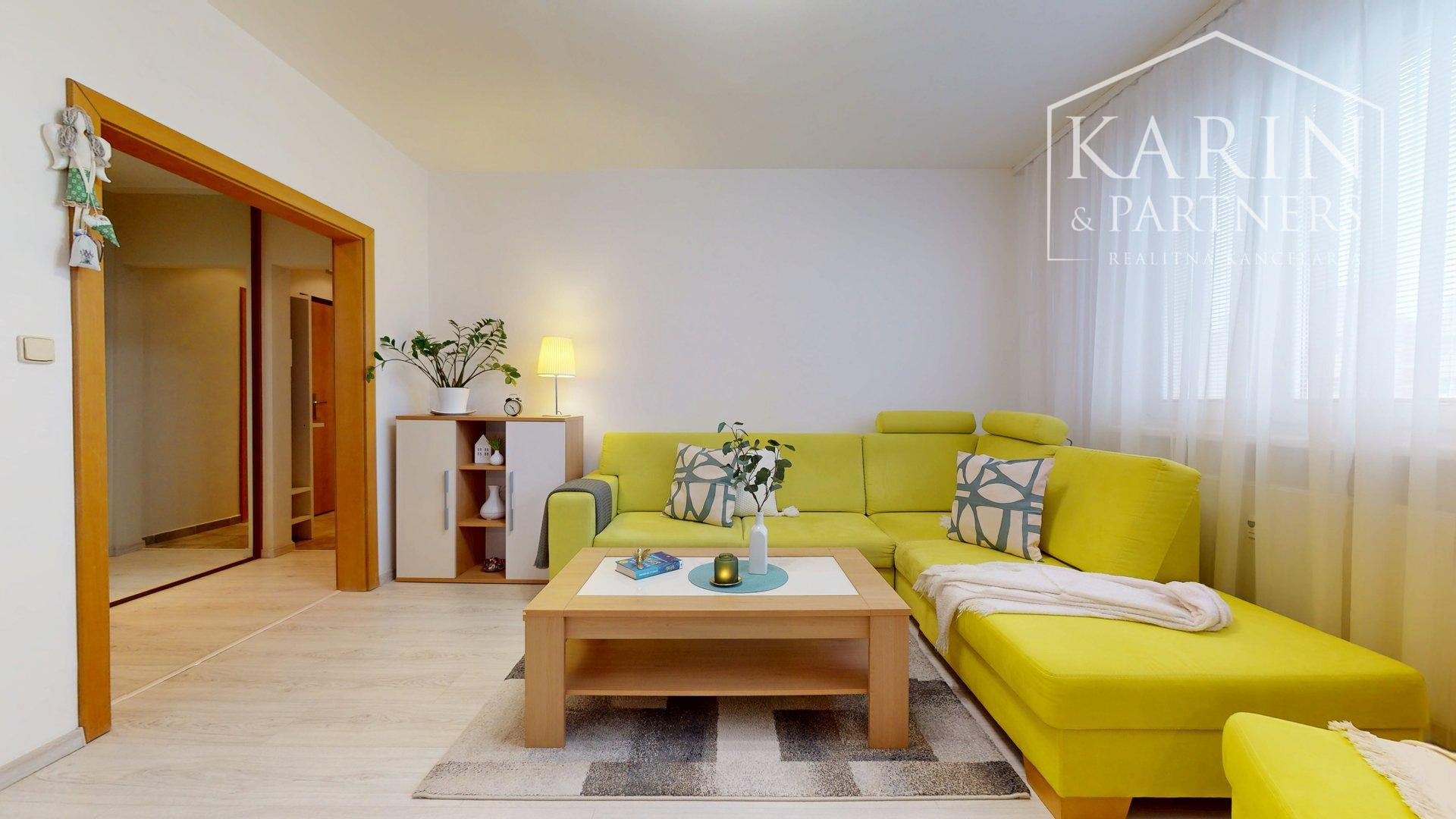 ZREKONŠTRUOVANÝ A ČIASTOČNE ZARIADENÝ 2I BYT S LODŽIOU A PIVNICOU