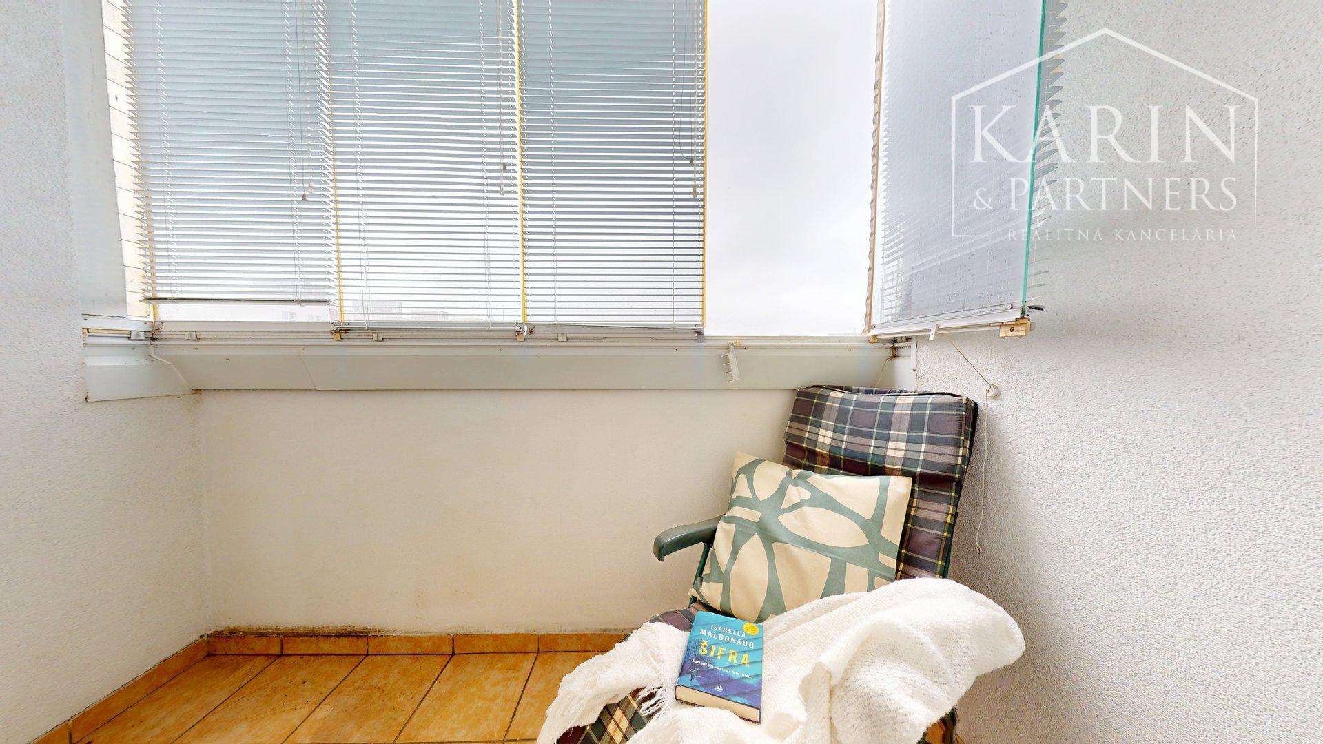 ZREKONŠTRUOVANÝ A ČIASTOČNE ZARIADENÝ 2I BYT S LODŽIOU A PIVNICOU