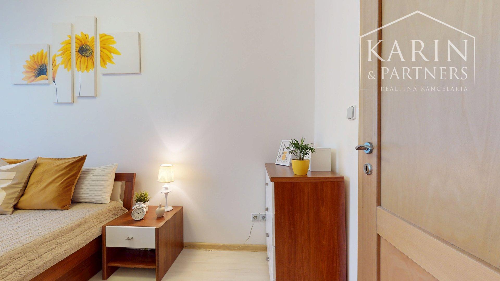 ZREKONŠTRUOVANÝ A ČIASTOČNE ZARIADENÝ 2I BYT S LODŽIOU A PIVNICOU