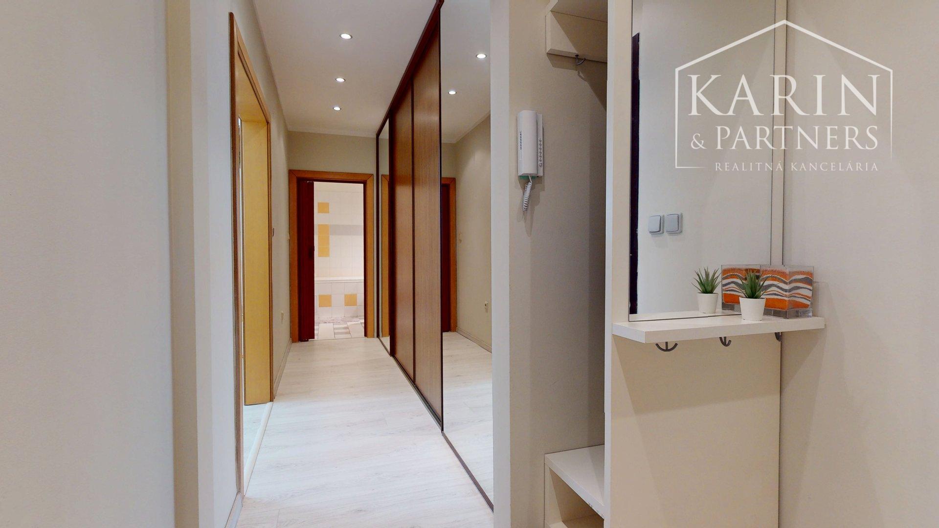 ZREKONŠTRUOVANÝ A ČIASTOČNE ZARIADENÝ 2I BYT S LODŽIOU A PIVNICOU