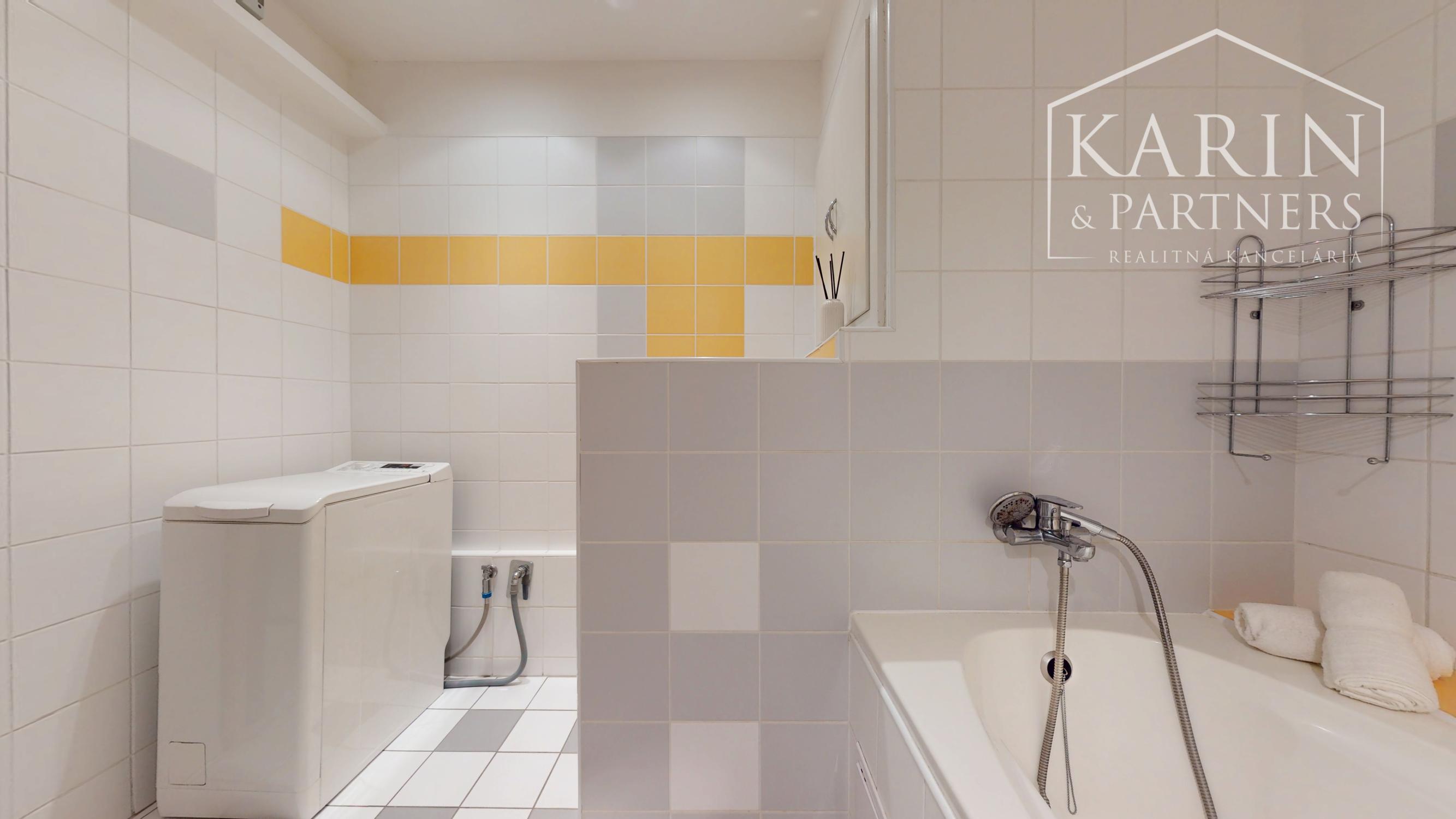 ZREKONŠTRUOVANÝ A ČIASTOČNE ZARIADENÝ 2I BYT S LODŽIOU A PIVNICOU