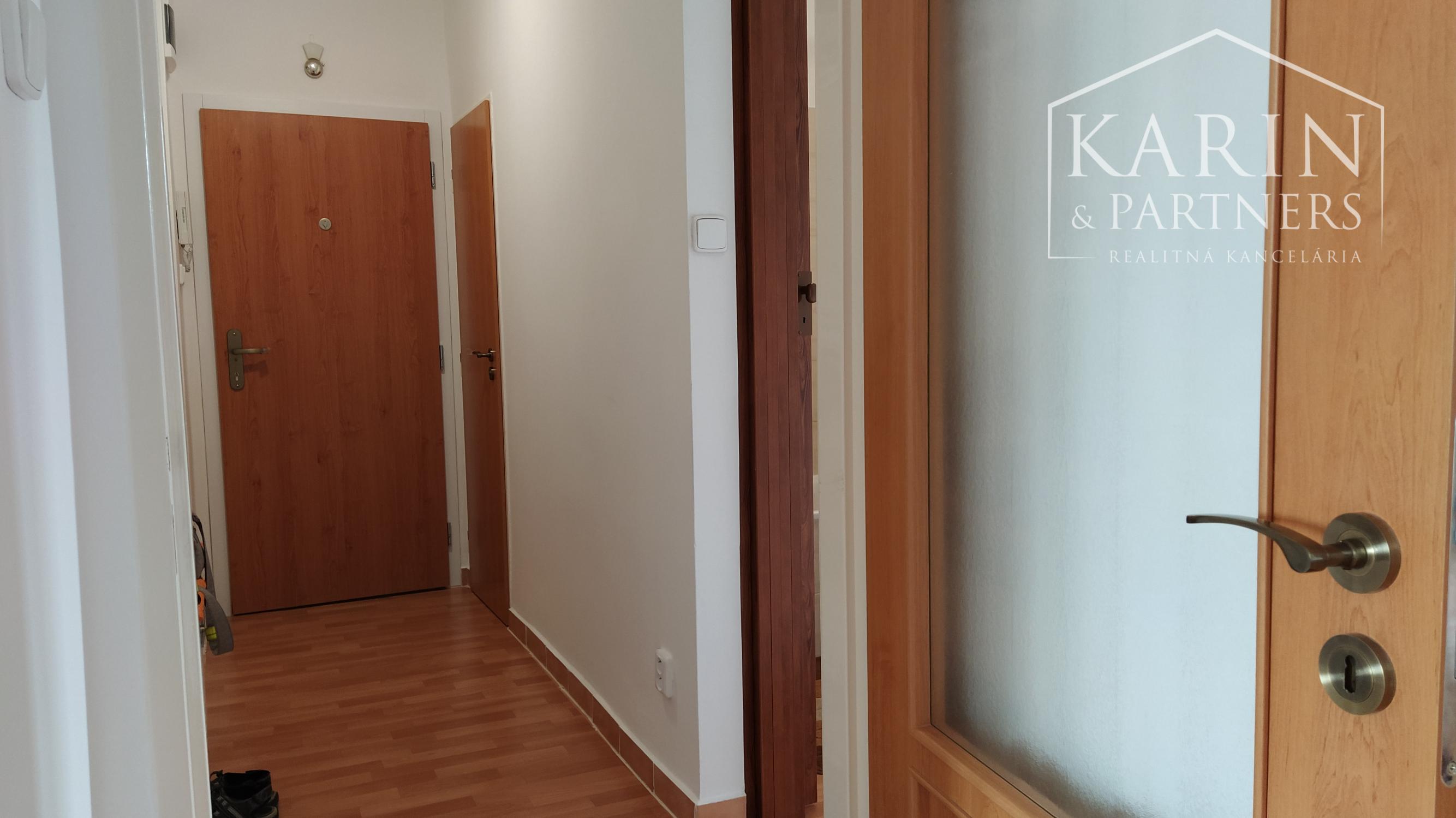 Prenájom rekonštr. 3 izb. byt 65m2 s balkónom 2m2 na Tokajíckej ul., BA II. Ružinov.