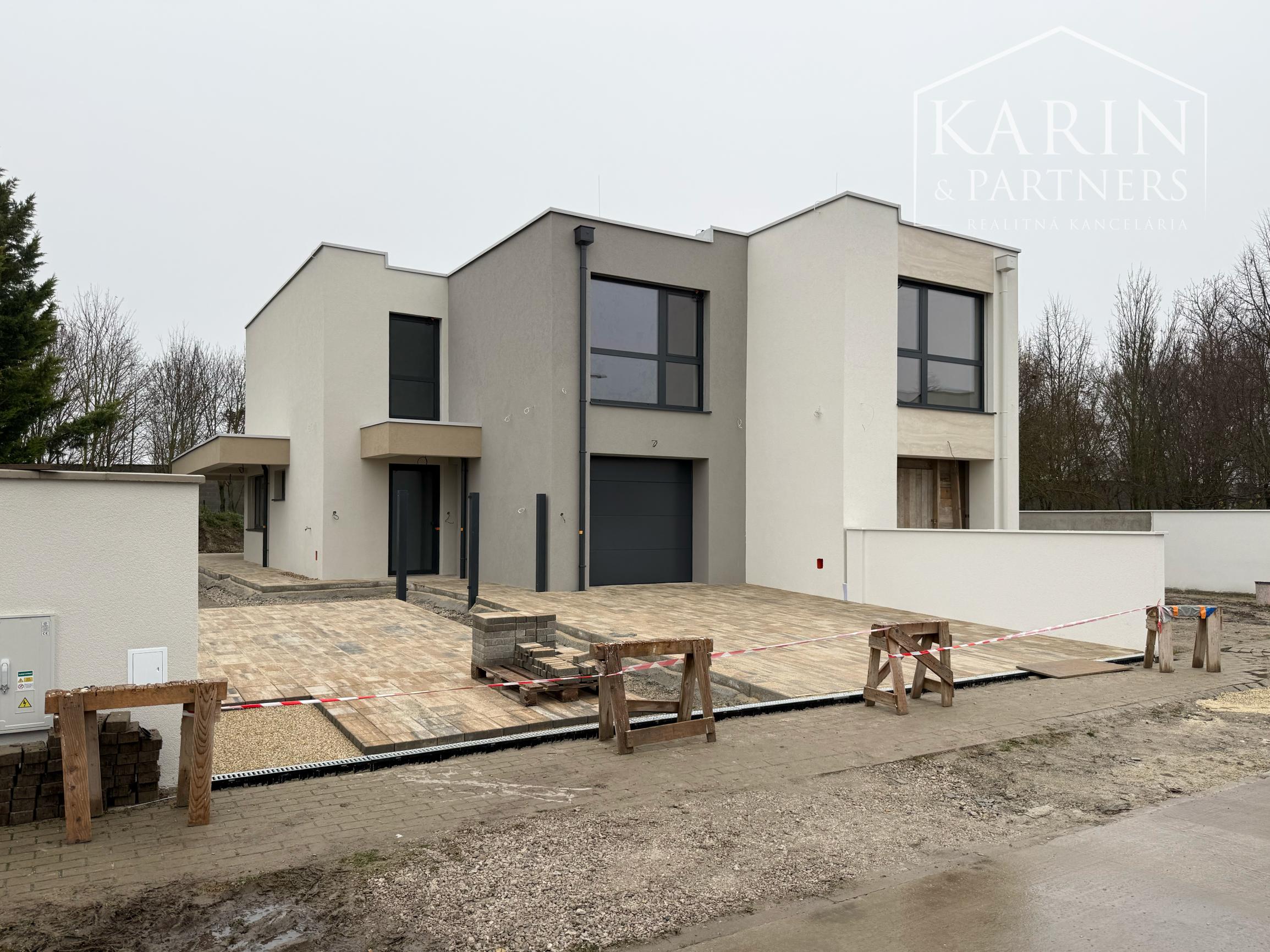 Na predaj rodinný dom, dvojdom A, v Šamoríne, ul. PodlesnÁ