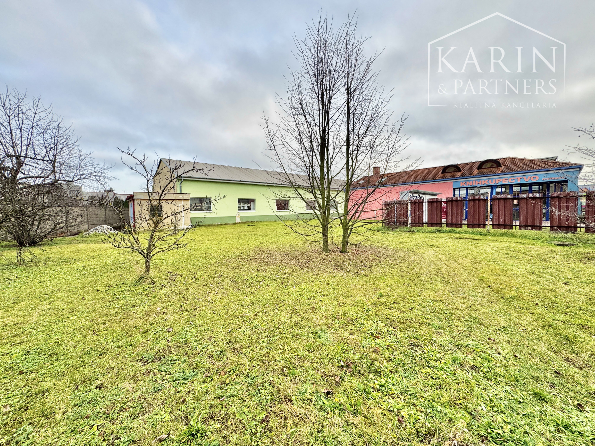 Prenájom pozemku so širokým využitím priamo pri hlavnej ceste v Holíči