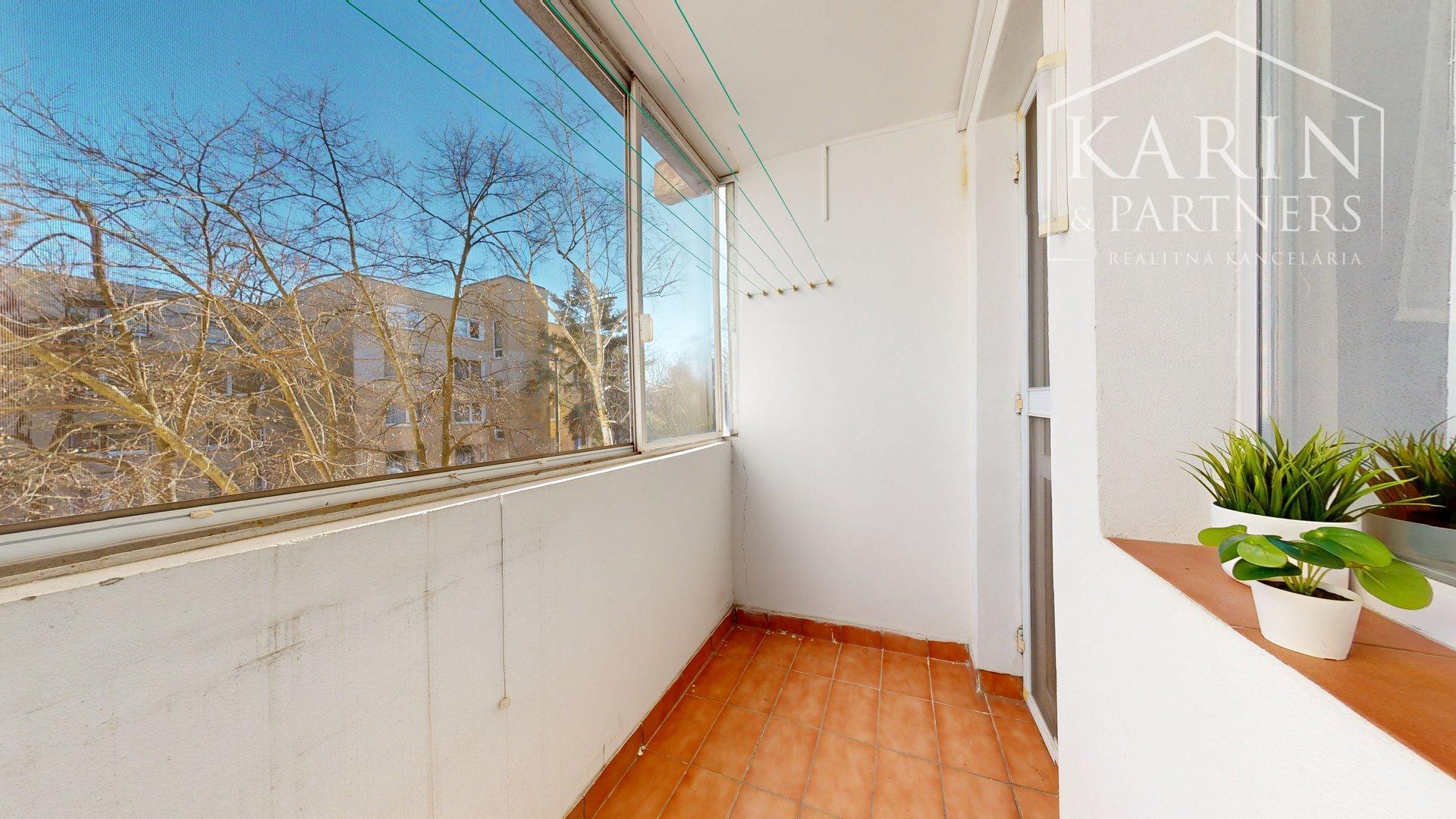 KOMPLETNE ZREKONŠTRUOVANÝ A ZARIADENÝ 4I BYT S LODŽIOU A PIVNICOU