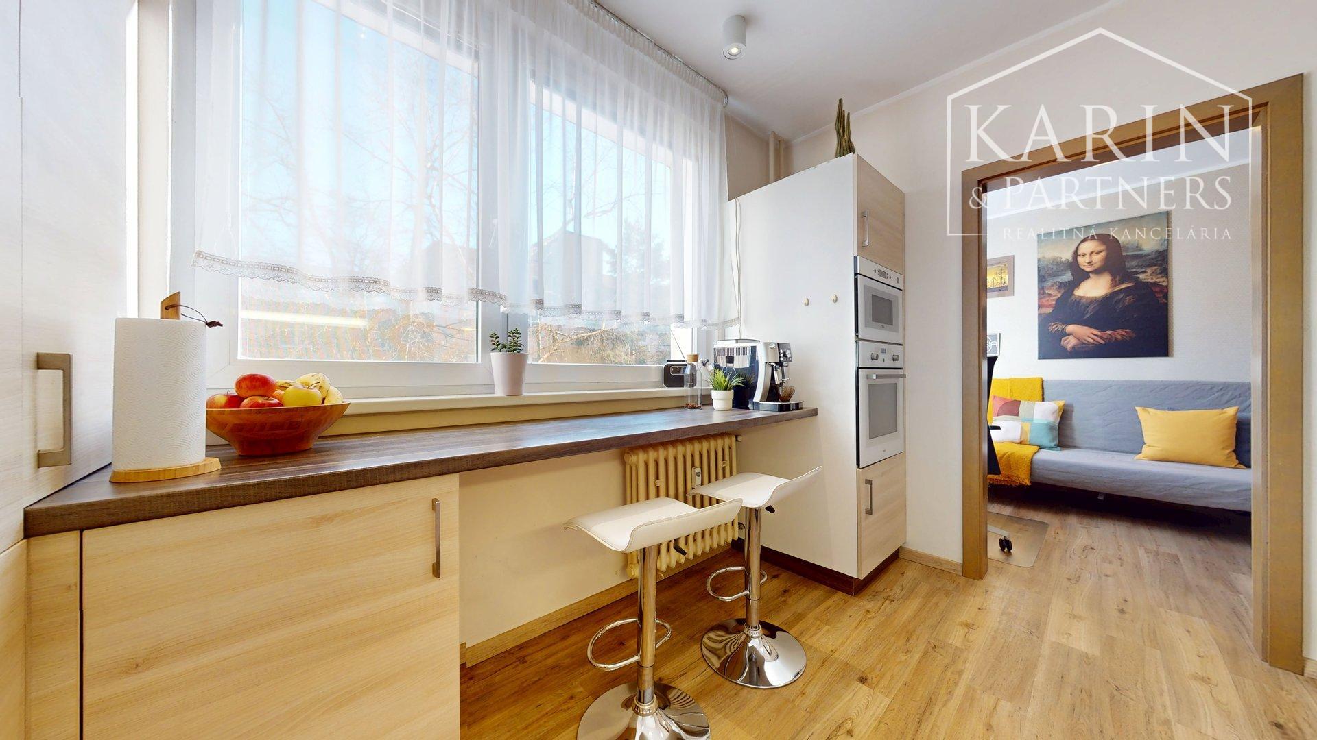 KOMPLETNE ZREKONŠTRUOVANÝ A ZARIADENÝ 4I BYT S LODŽIOU A PIVNICOU