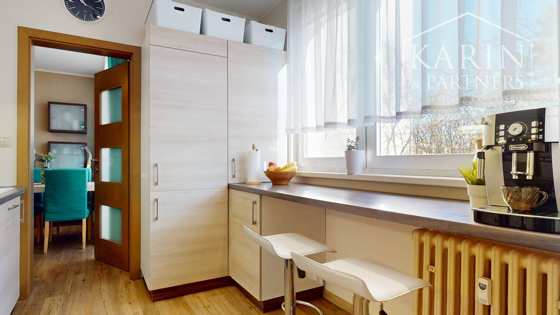 KOMPLETNE ZREKONŠTRUOVANÝ A ZARIADENÝ 4I BYT S LODŽIOU A PIVNICOU