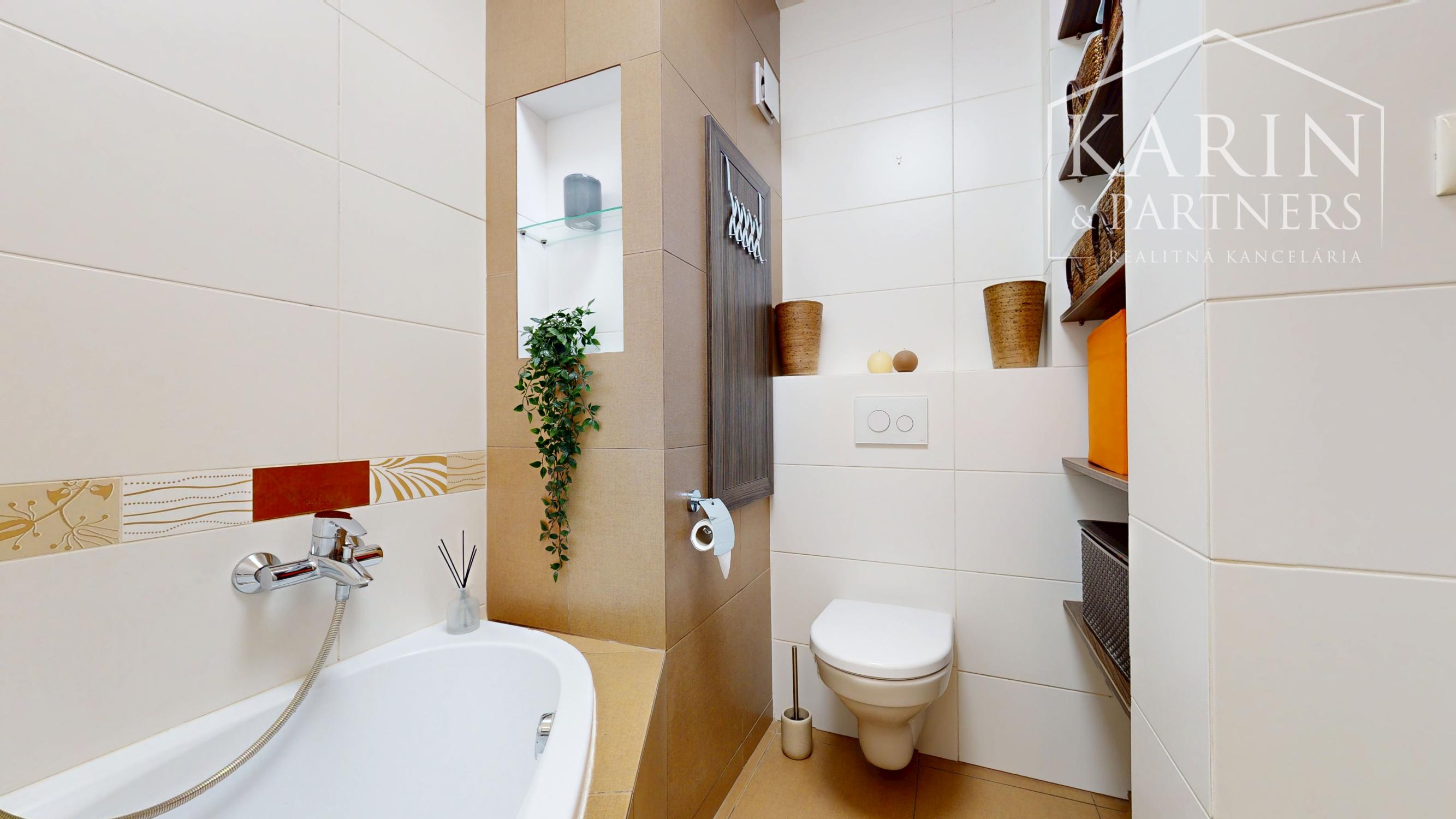 KOMPLETNE ZREKONŠTRUOVANÝ A ZARIADENÝ 4I BYT S LODŽIOU A PIVNICOU