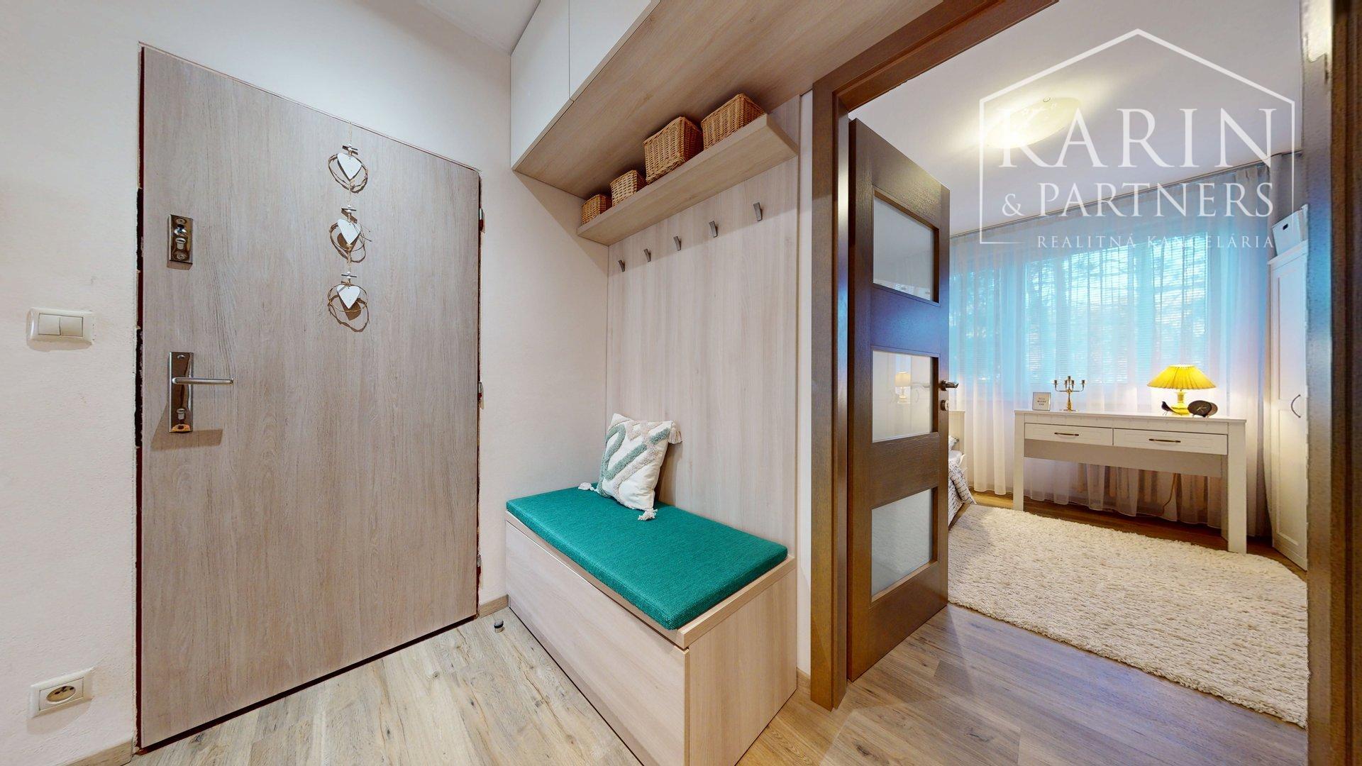 KOMPLETNE ZREKONŠTRUOVANÝ A ZARIADENÝ 4I BYT S LODŽIOU A PIVNICOU