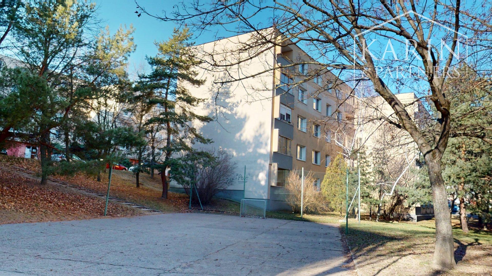 KOMPLETNE ZREKONŠTRUOVANÝ A ZARIADENÝ 4I BYT S LODŽIOU A PIVNICOU