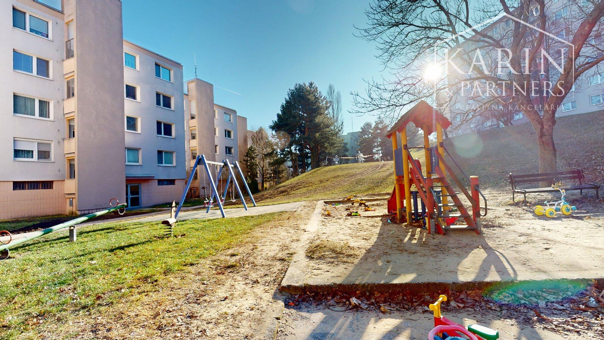 KOMPLETNE ZREKONŠTRUOVANÝ A ZARIADENÝ 4I BYT S LODŽIOU A PIVNICOU