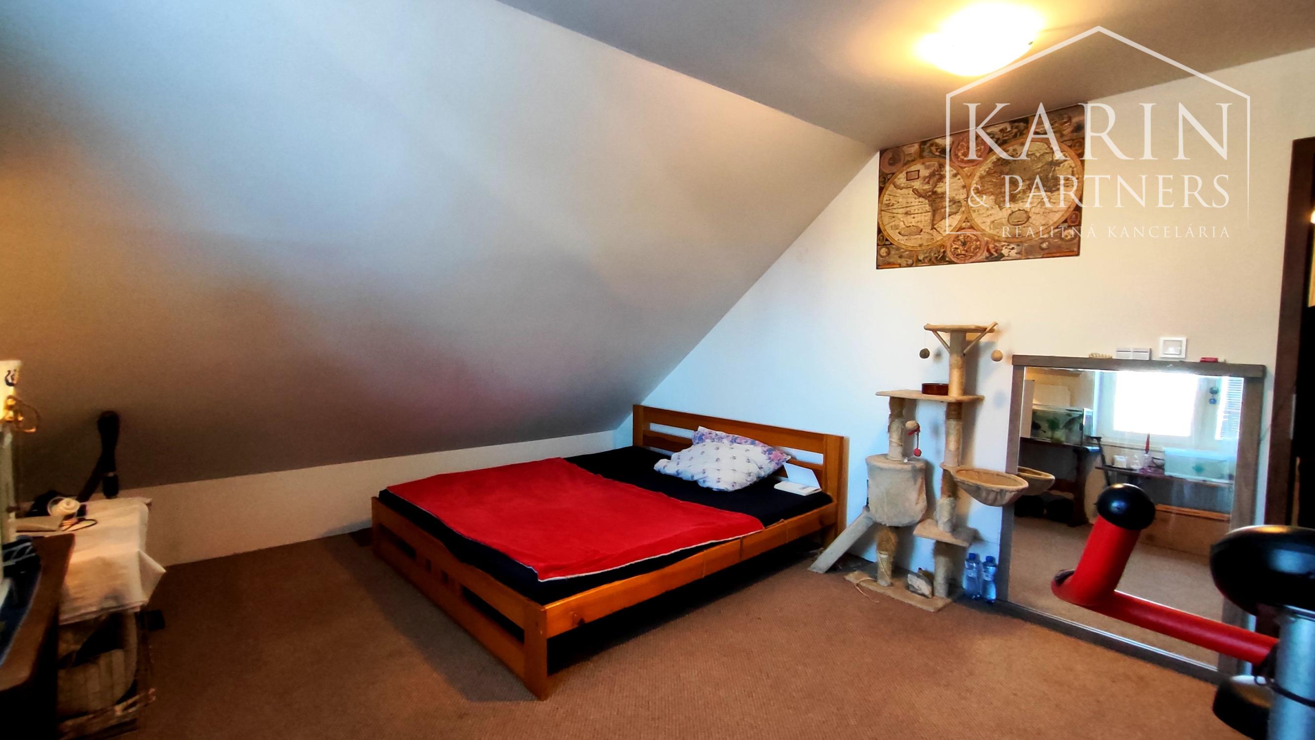 Rodinný dom 6izbový po kompl.rekonštrukcii, Nové Zámky