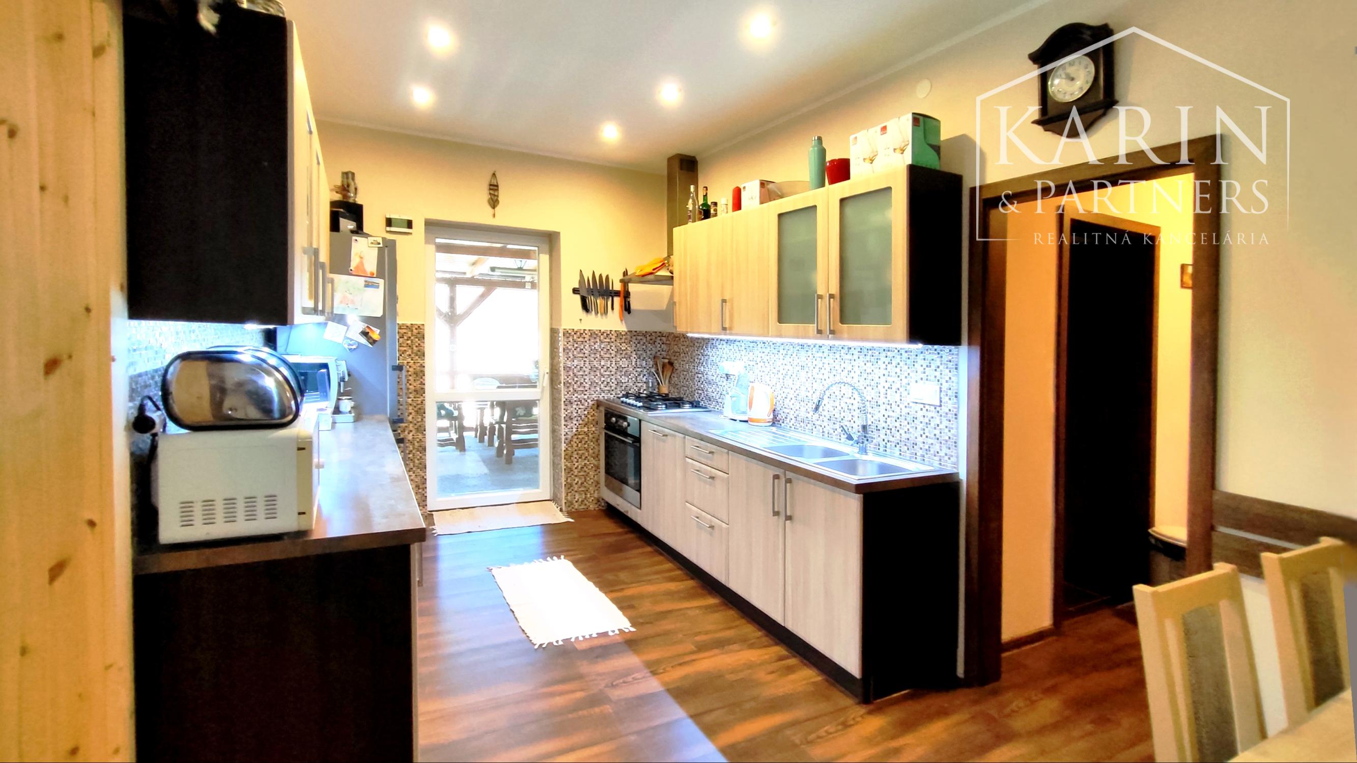 Rodinný dom 6izbový po kompl.rekonštrukcii, Nové Zámky