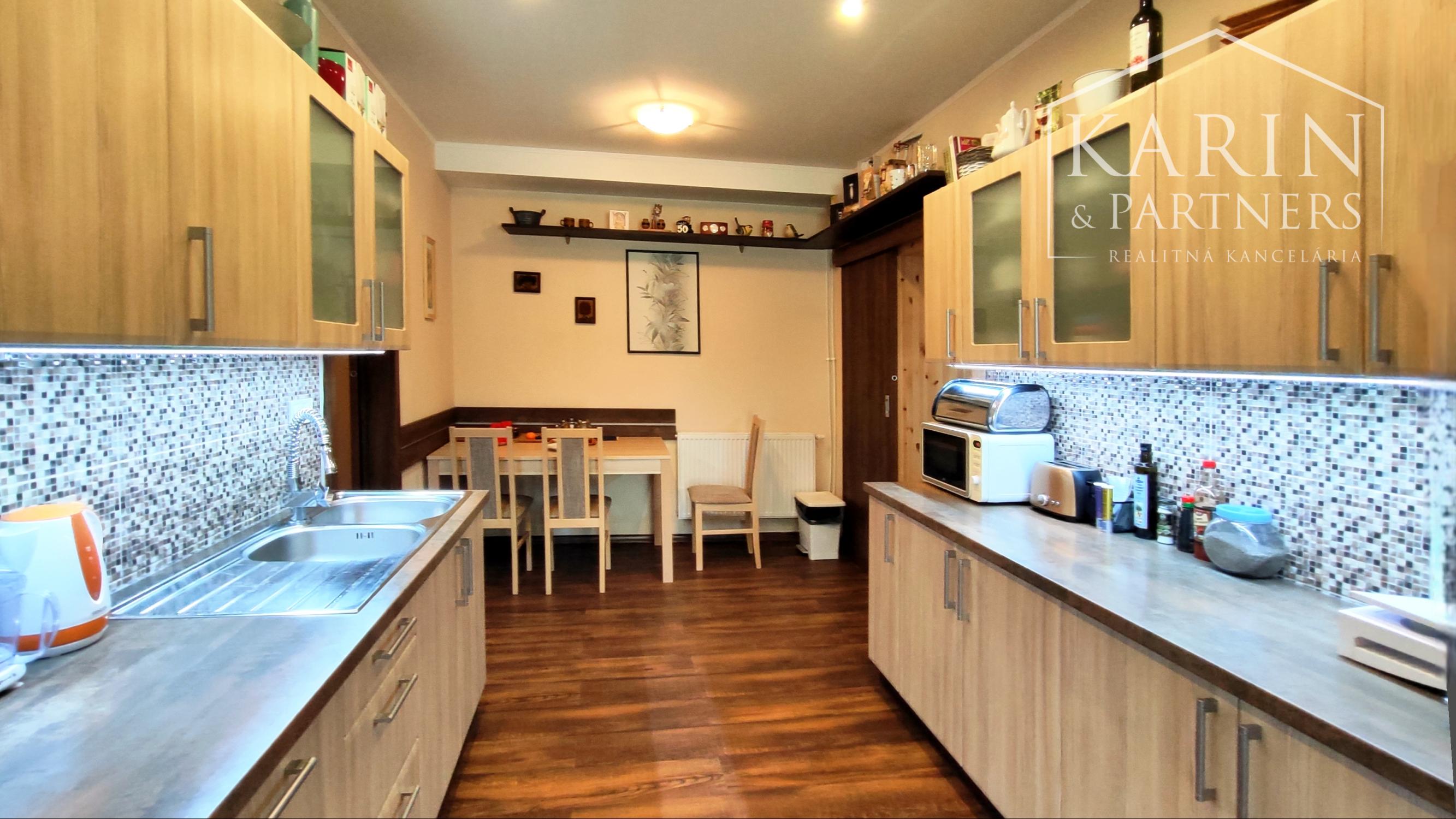 Rodinný dom 6izbový po kompl.rekonštrukcii, Nové Zámky