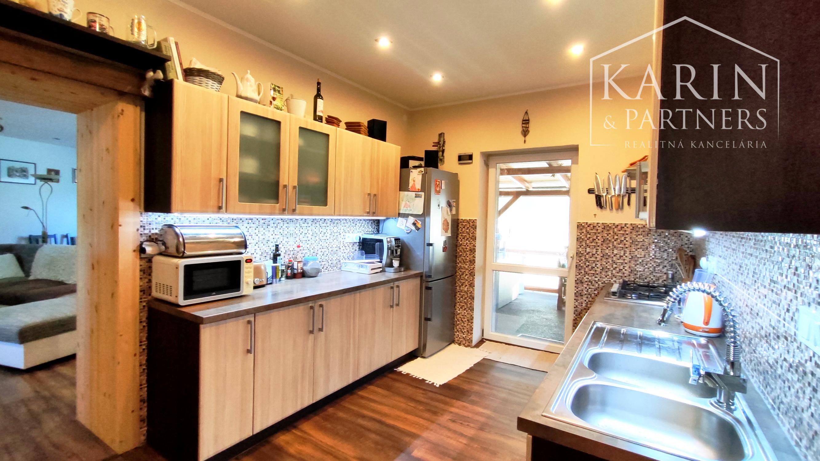 Rodinný dom 6izbový po kompl.rekonštrukcii, Nové Zámky