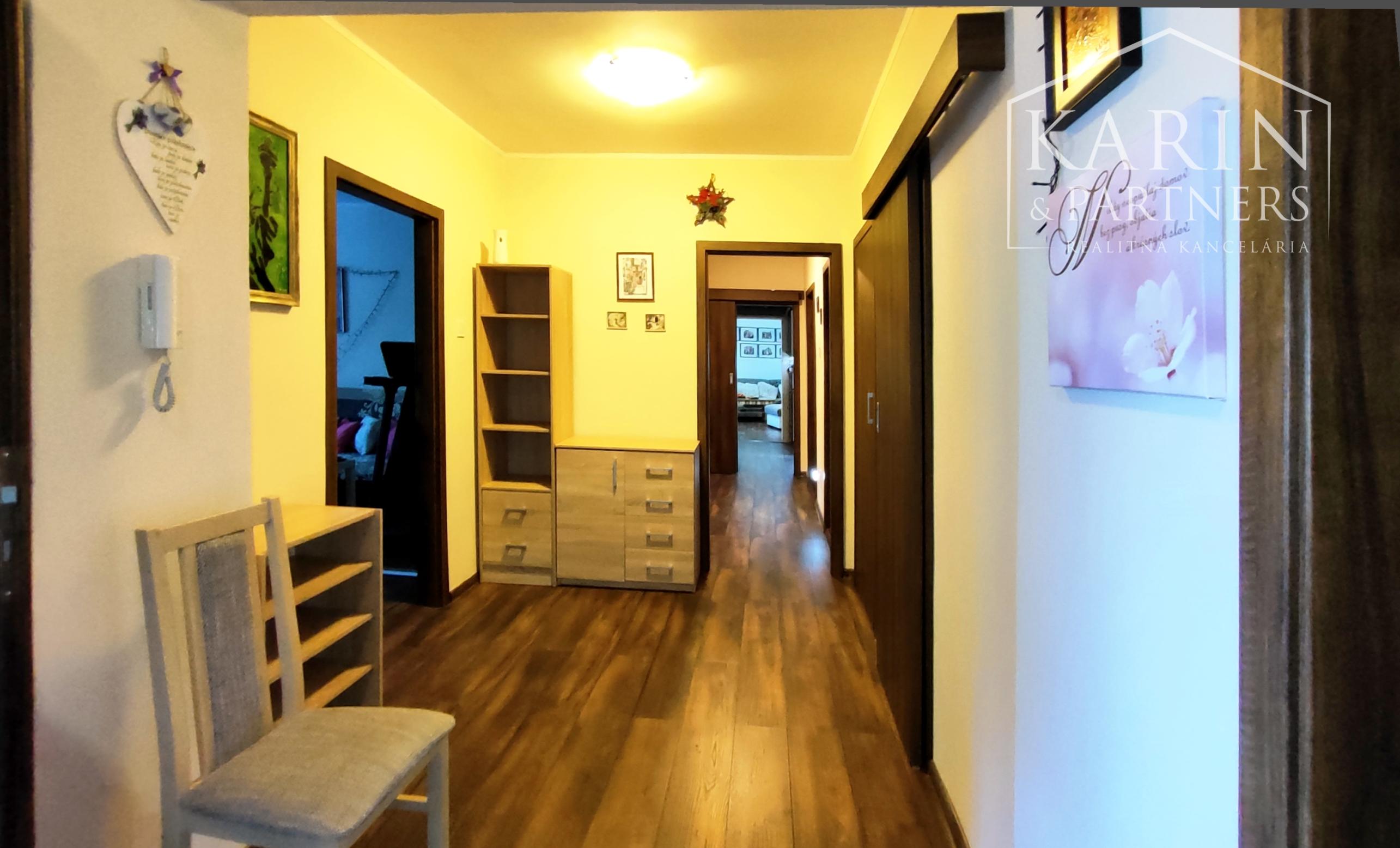 Rodinný dom 6izbový po kompl.rekonštrukcii, Nové Zámky