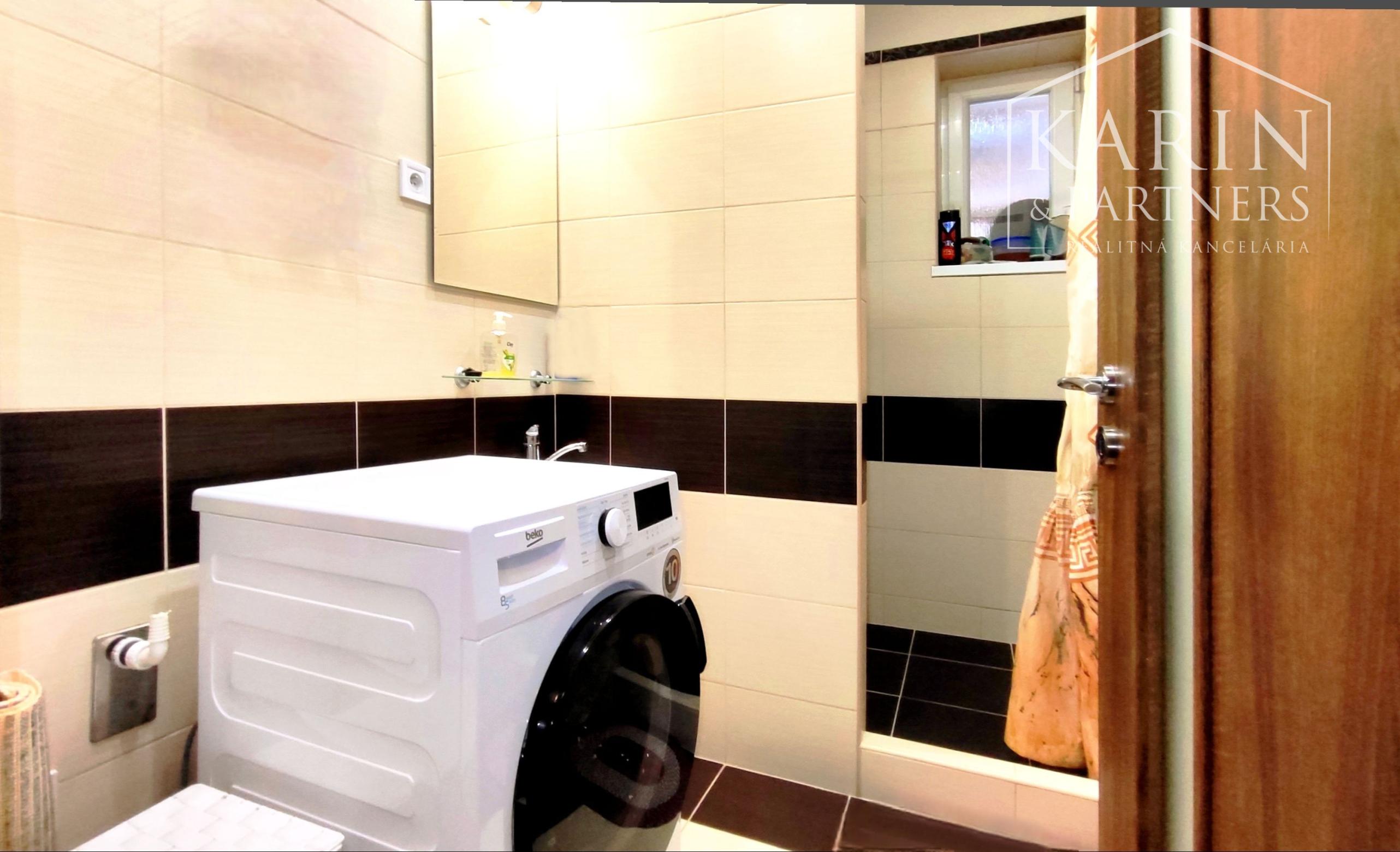 Rodinný dom 6izbový po kompl.rekonštrukcii, Nové Zámky