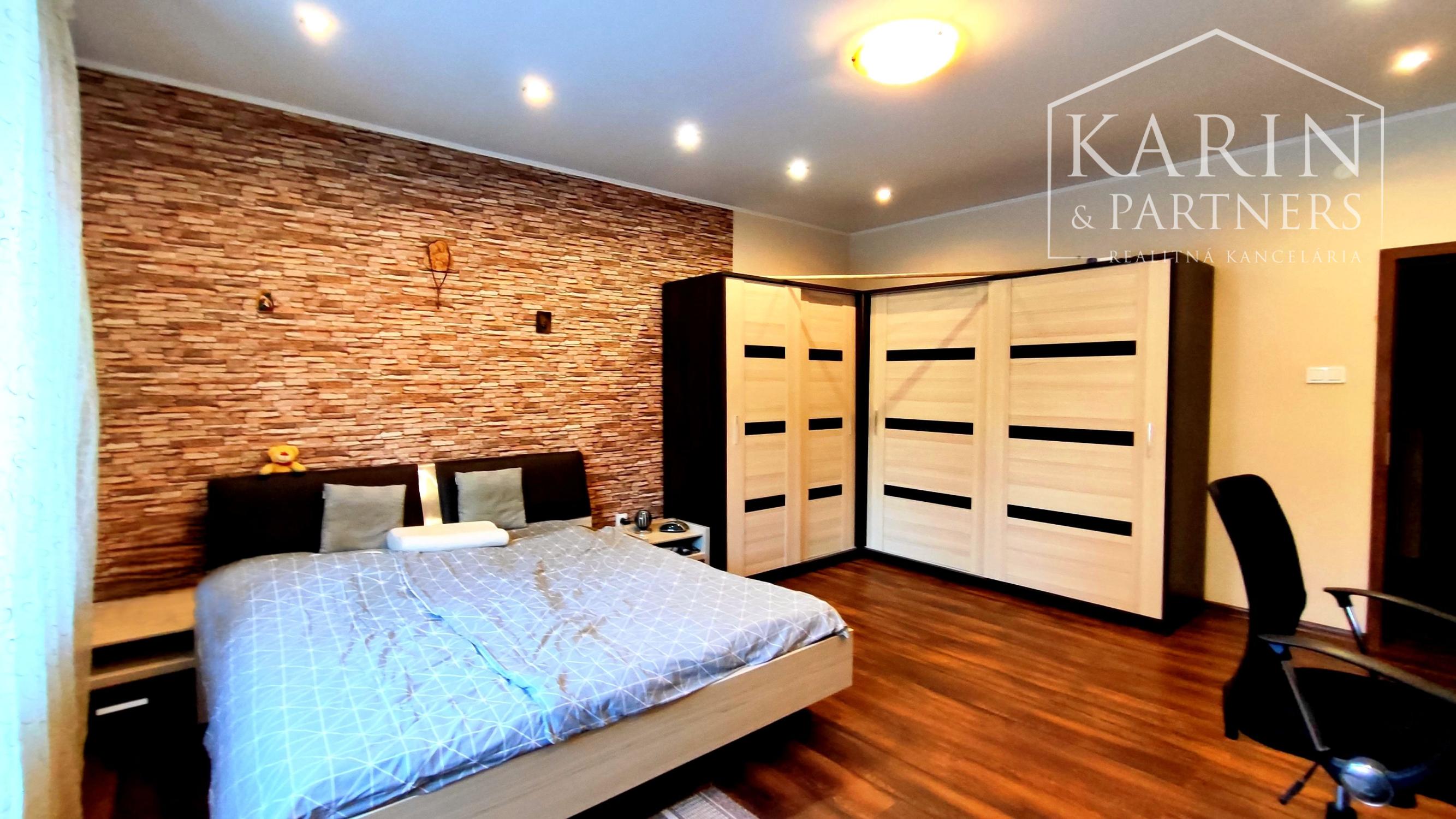 Rodinný dom 6izbový po kompl.rekonštrukcii, Nové Zámky