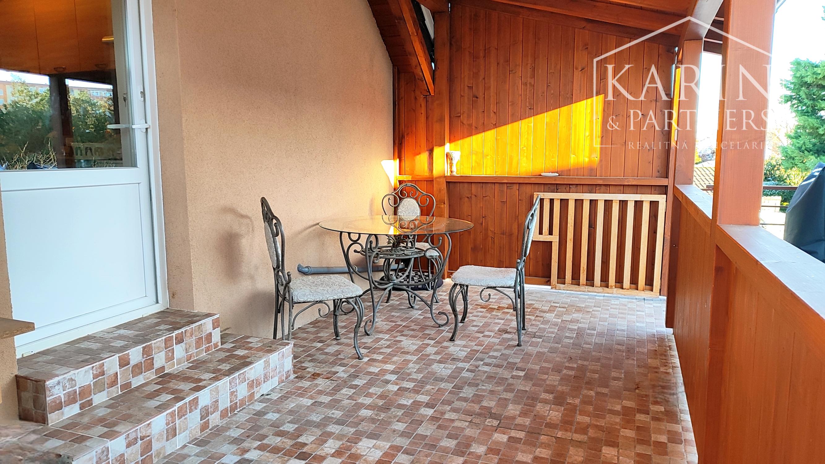 Rodinný dom 6izbový po kompl.rekonštrukcii, Nové Zámky