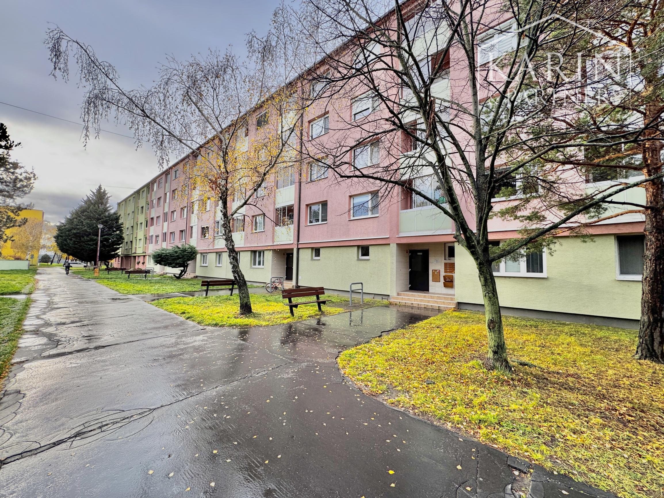 3-izbový byt na prenájom v Skalici – blízko centra, zariadený, ihneď voľný