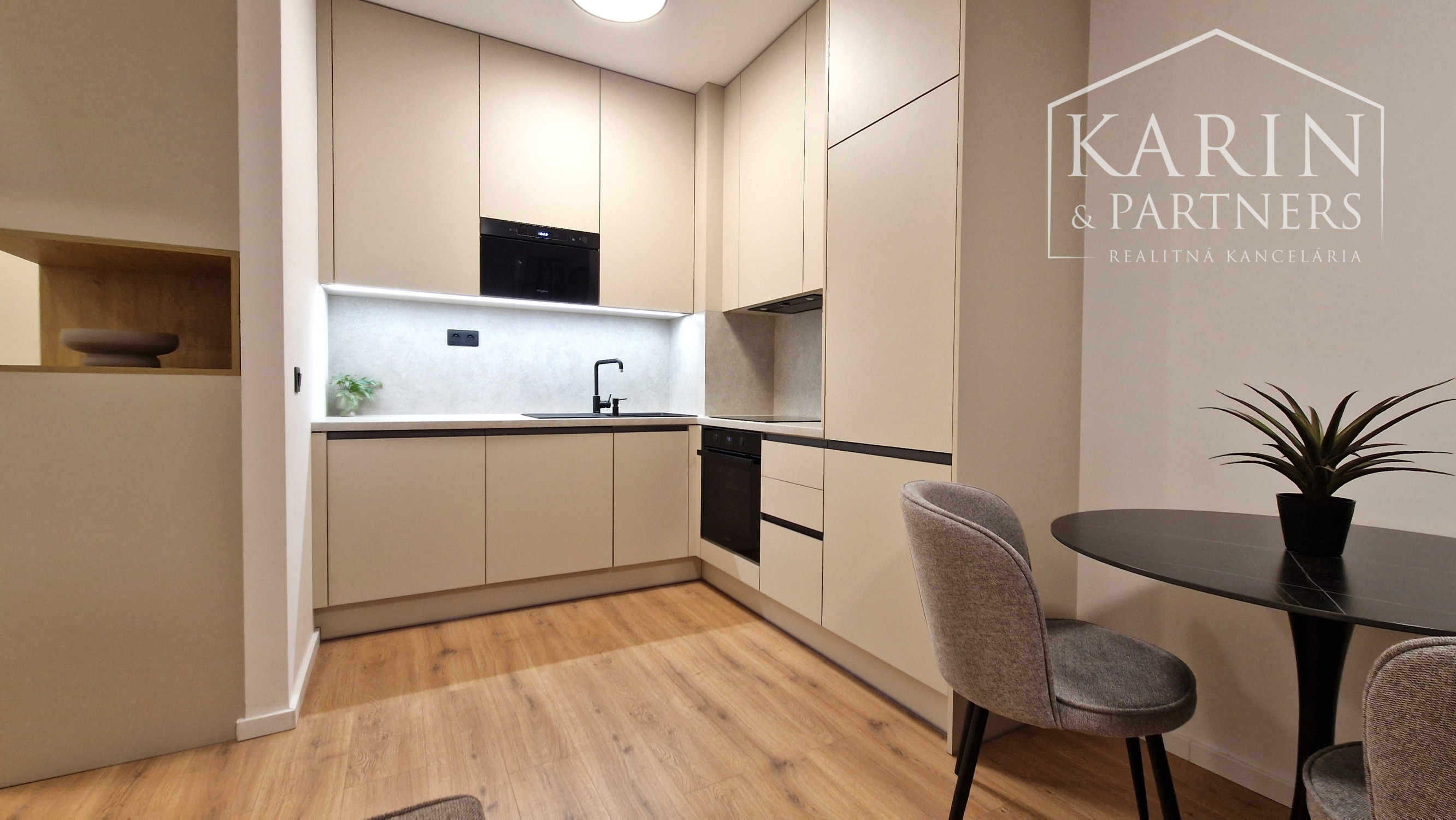 2-IZBOVÝ BYT S PARKOVANÍM  NA KRAMÁROCH