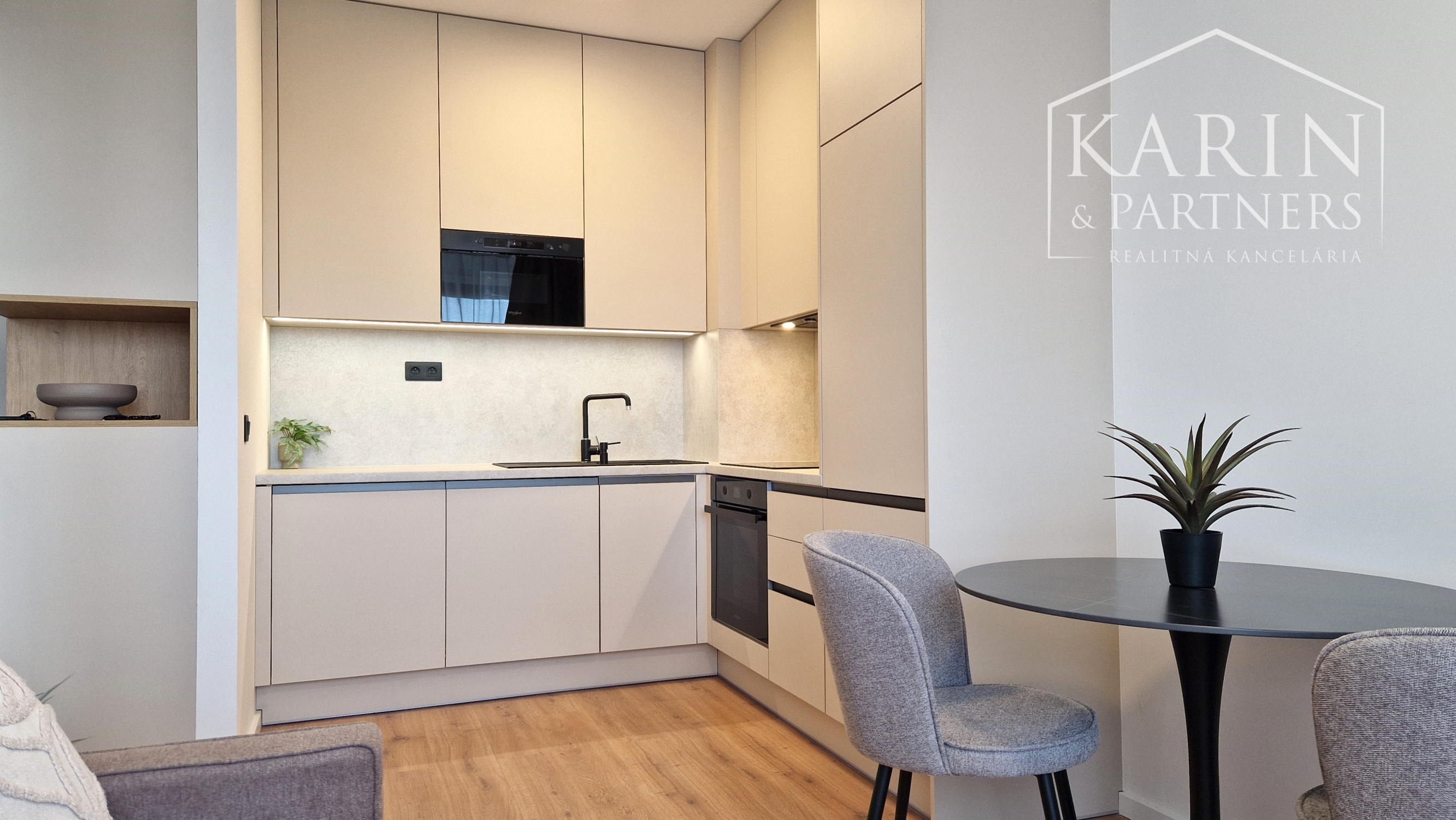 2-IZBOVÝ BYT S PARKOVANÍM  NA KRAMÁROCH