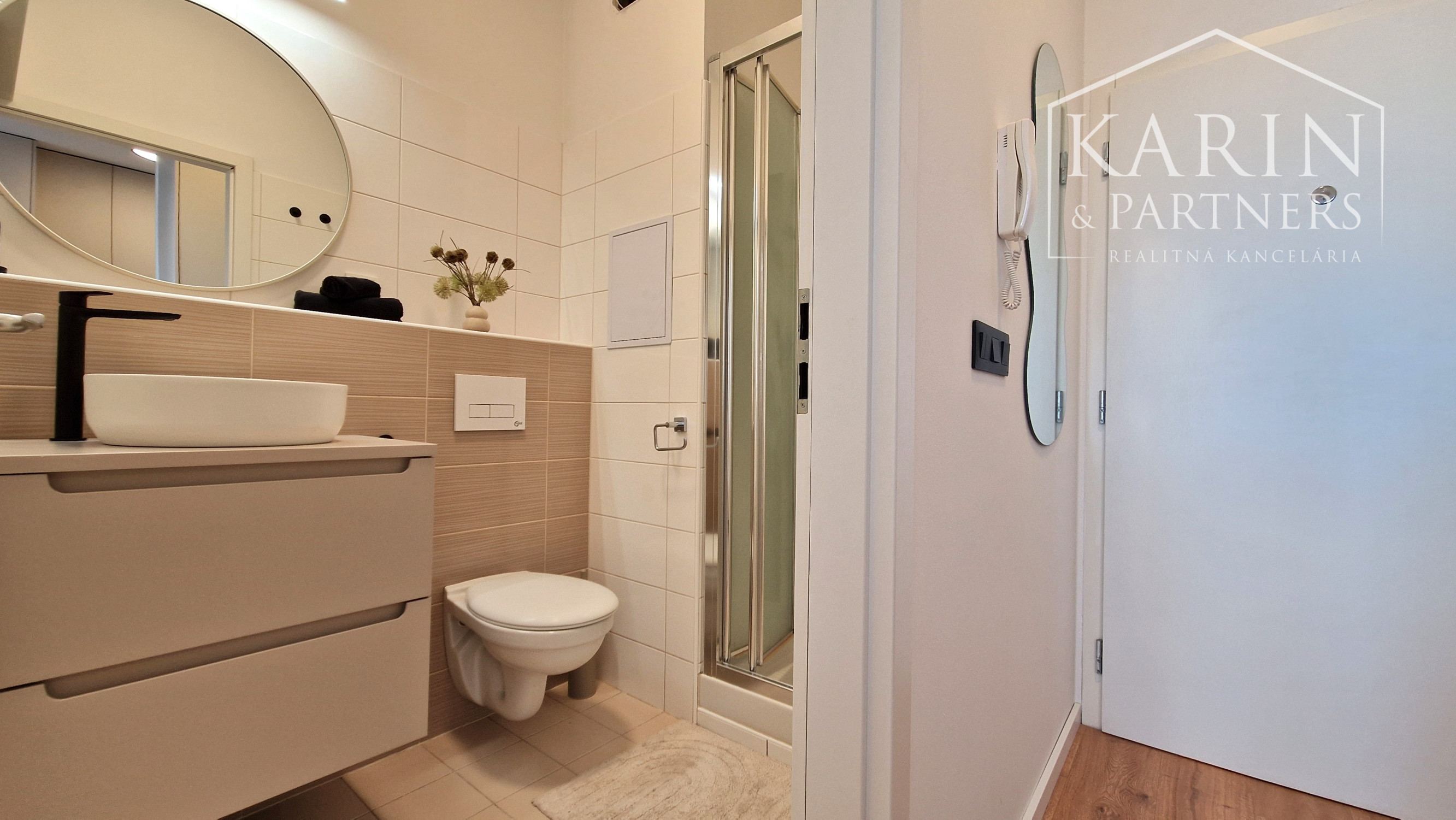 2-IZBOVÝ BYT S PARKOVANÍM  NA KRAMÁROCH