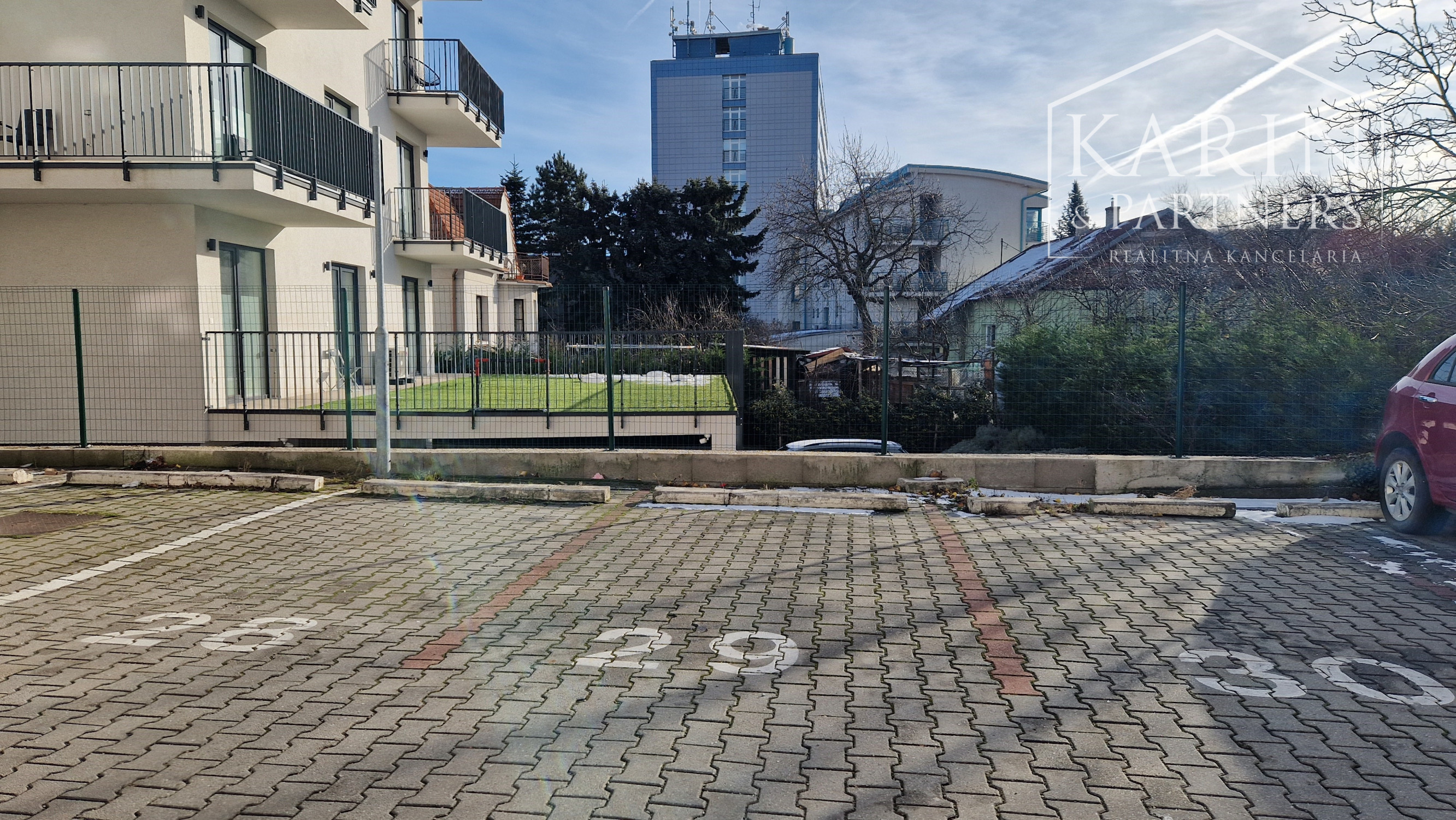 2-IZBOVÝ BYT S PARKOVANÍM  NA KRAMÁROCH