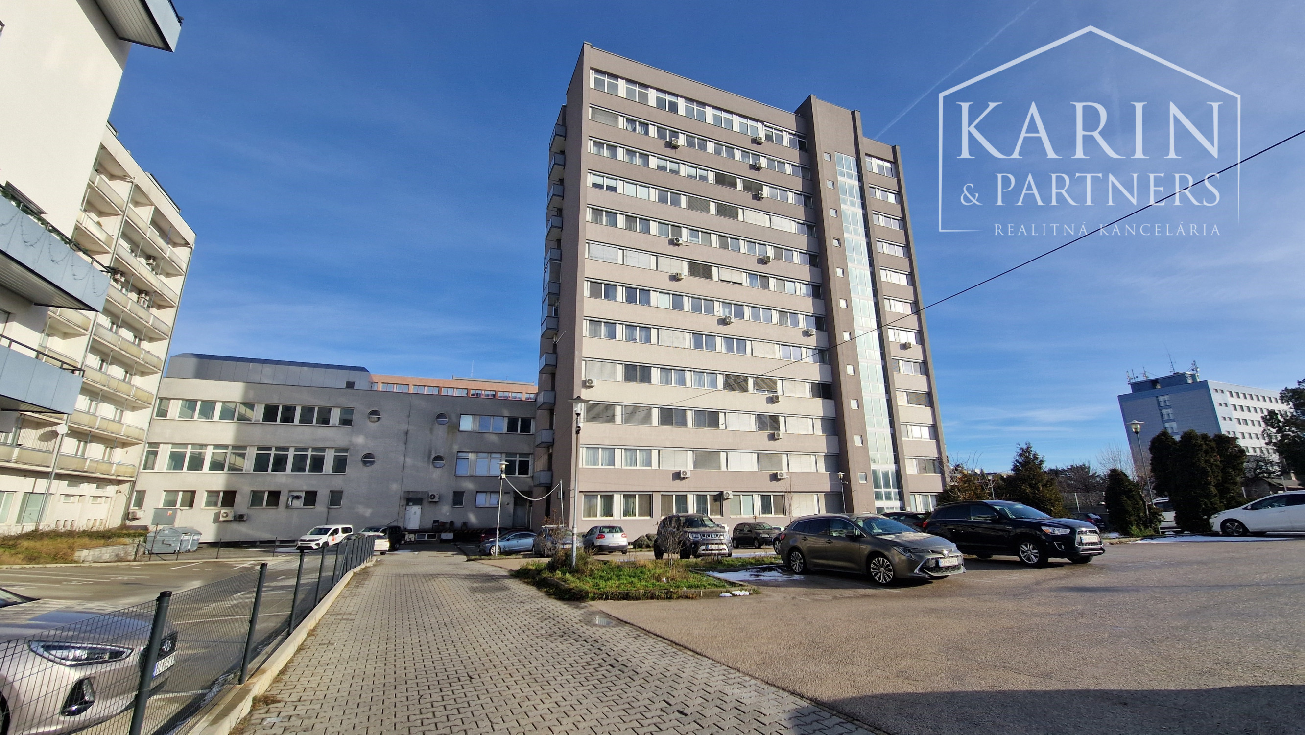 2-IZBOVÝ BYT S PARKOVANÍM  NA KRAMÁROCH