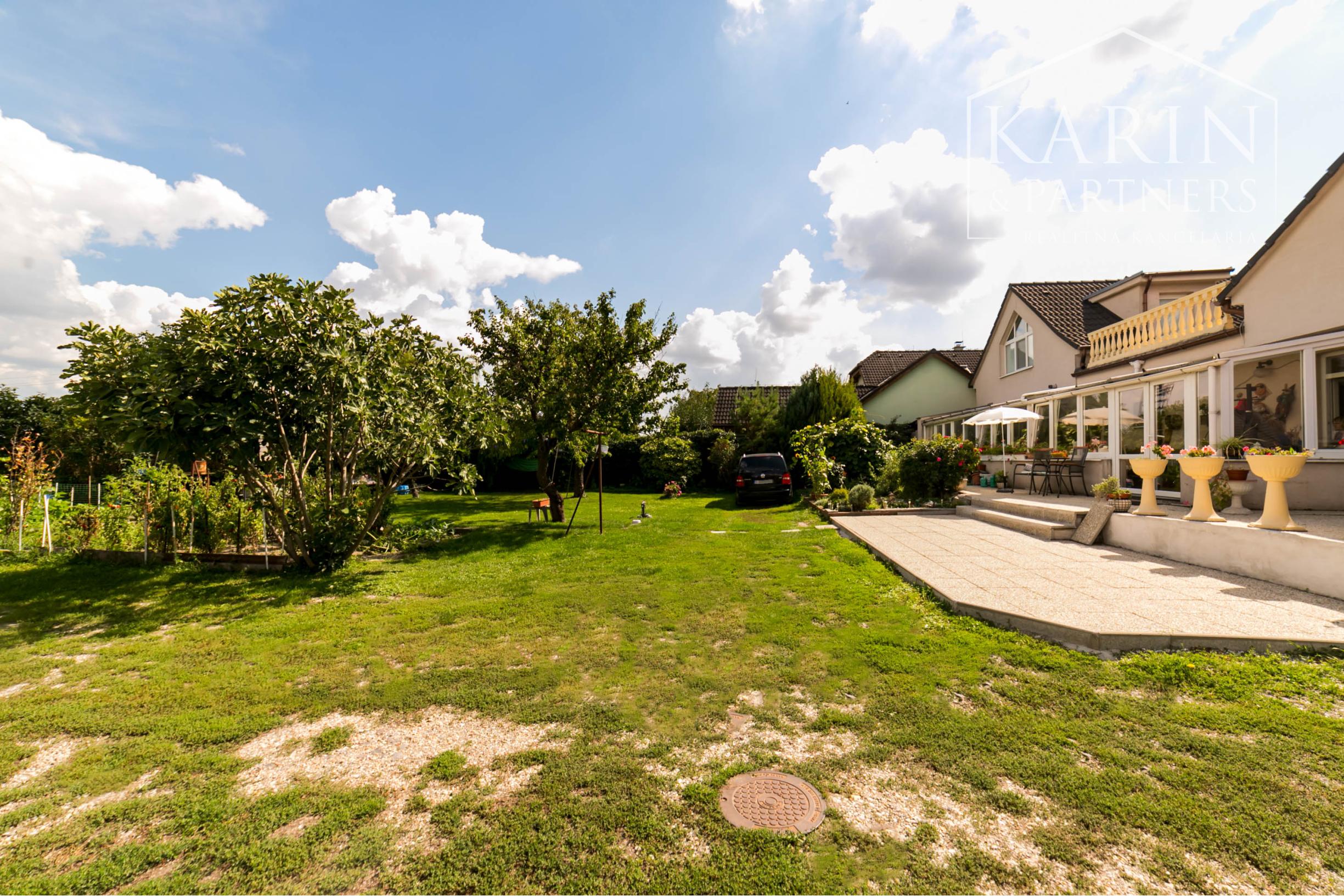 Predaj- Rodinný dom dvojgeneračný pozemok 1229m2 - Vajnory Bratislava