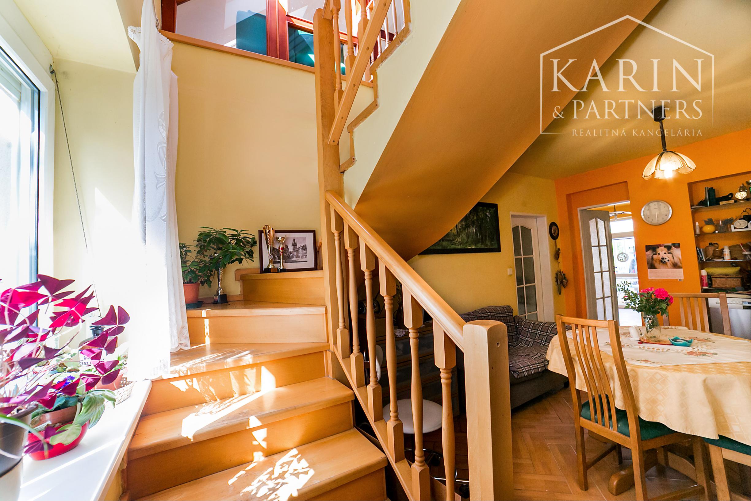 Predaj- Rodinný dom dvojgeneračný pozemok 1229m2 - Vajnory Bratislava