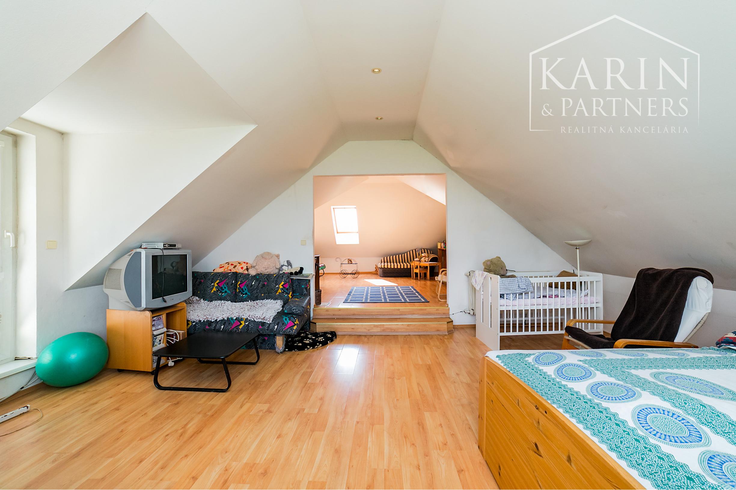 Predaj- Rodinný dom dvojgeneračný pozemok 1229m2 - Vajnory Bratislava