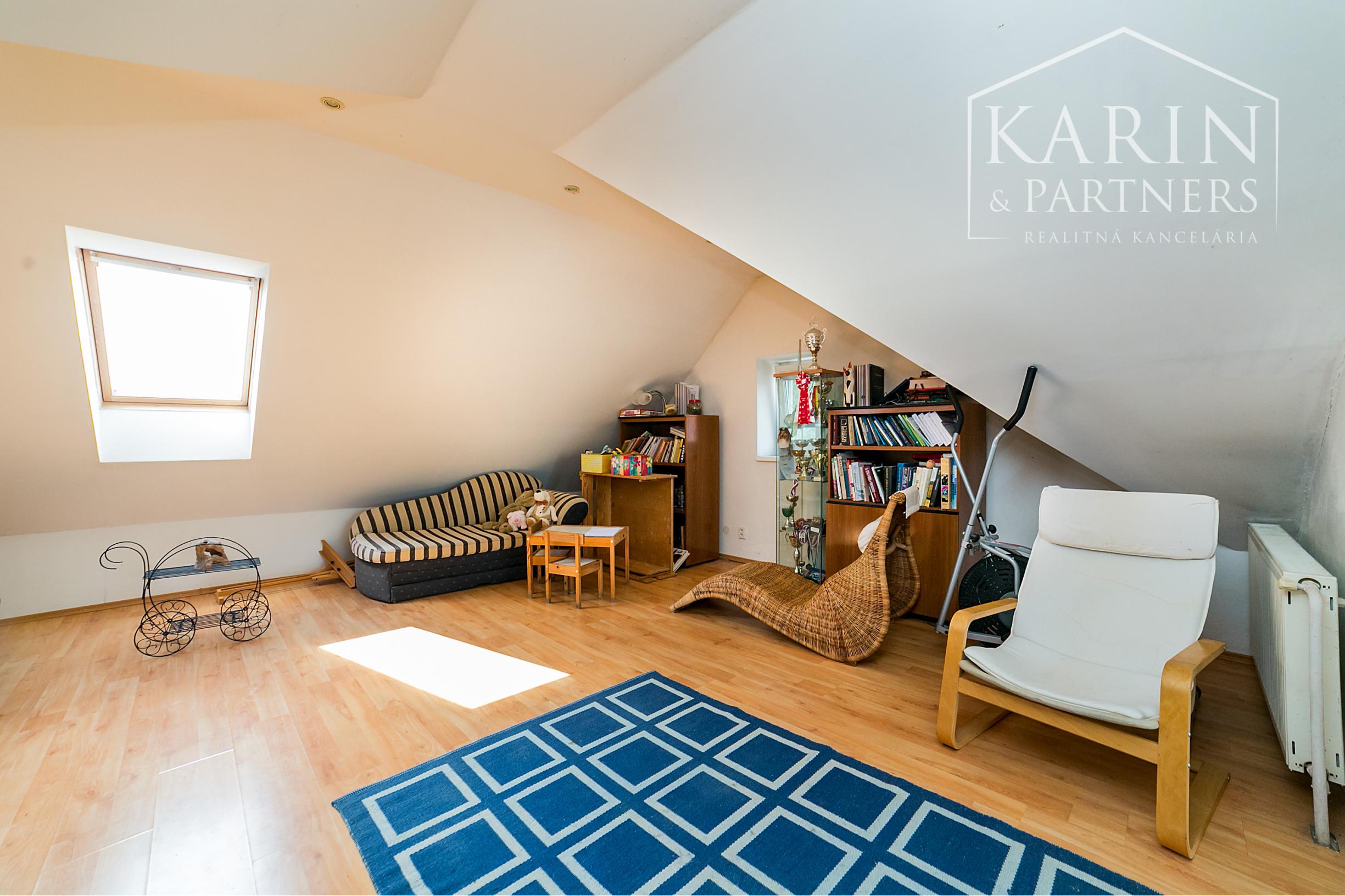 Predaj- Rodinný dom dvojgeneračný pozemok 1229m2 - Vajnory Bratislava