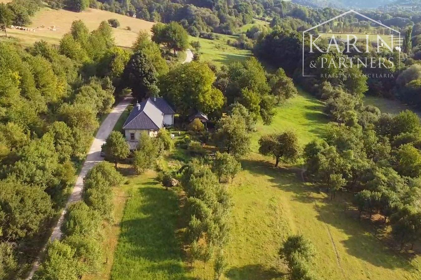 Chalupa pod lesom s ovocným sadom, 4144 m2, Nová Bošáca.