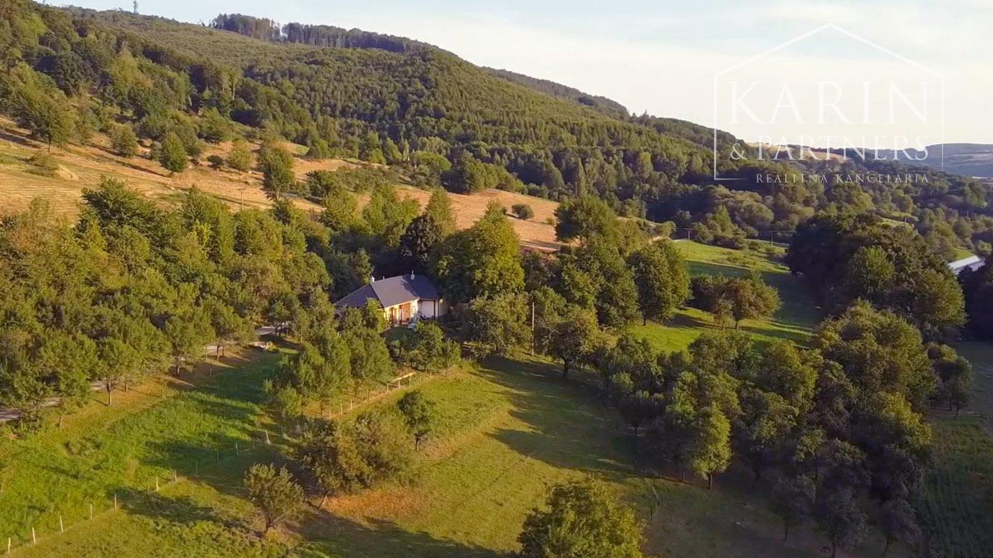 Chalupa pod lesom s ovocným sadom, 4144 m2, Nová Bošáca.
