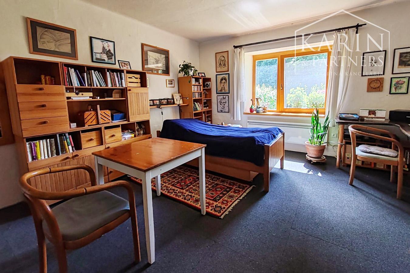 Chalupa pod lesom s ovocným sadom, 4144 m2, Nová Bošáca.