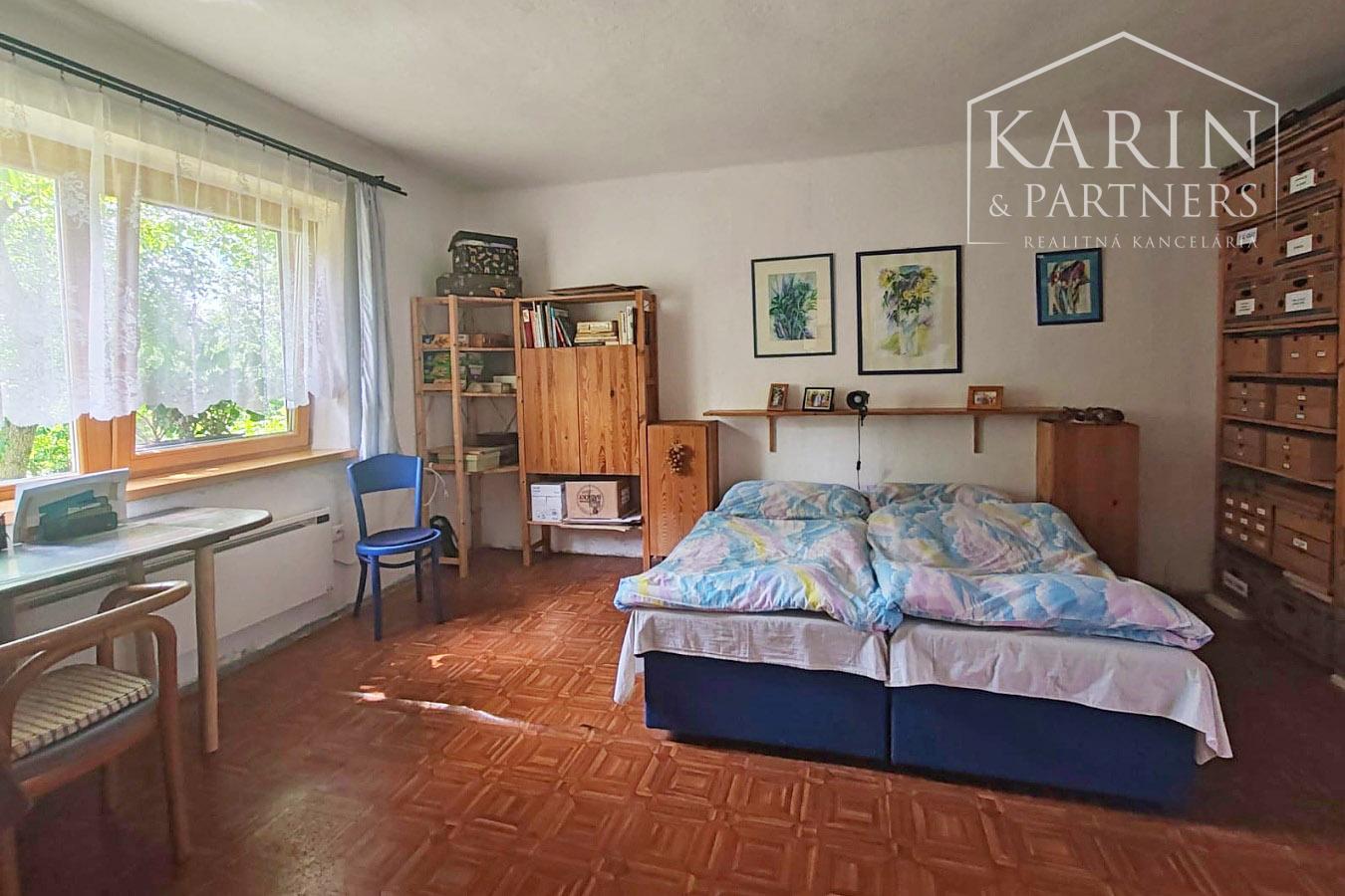 Chalupa pod lesom s ovocným sadom, 4144 m2, Nová Bošáca.