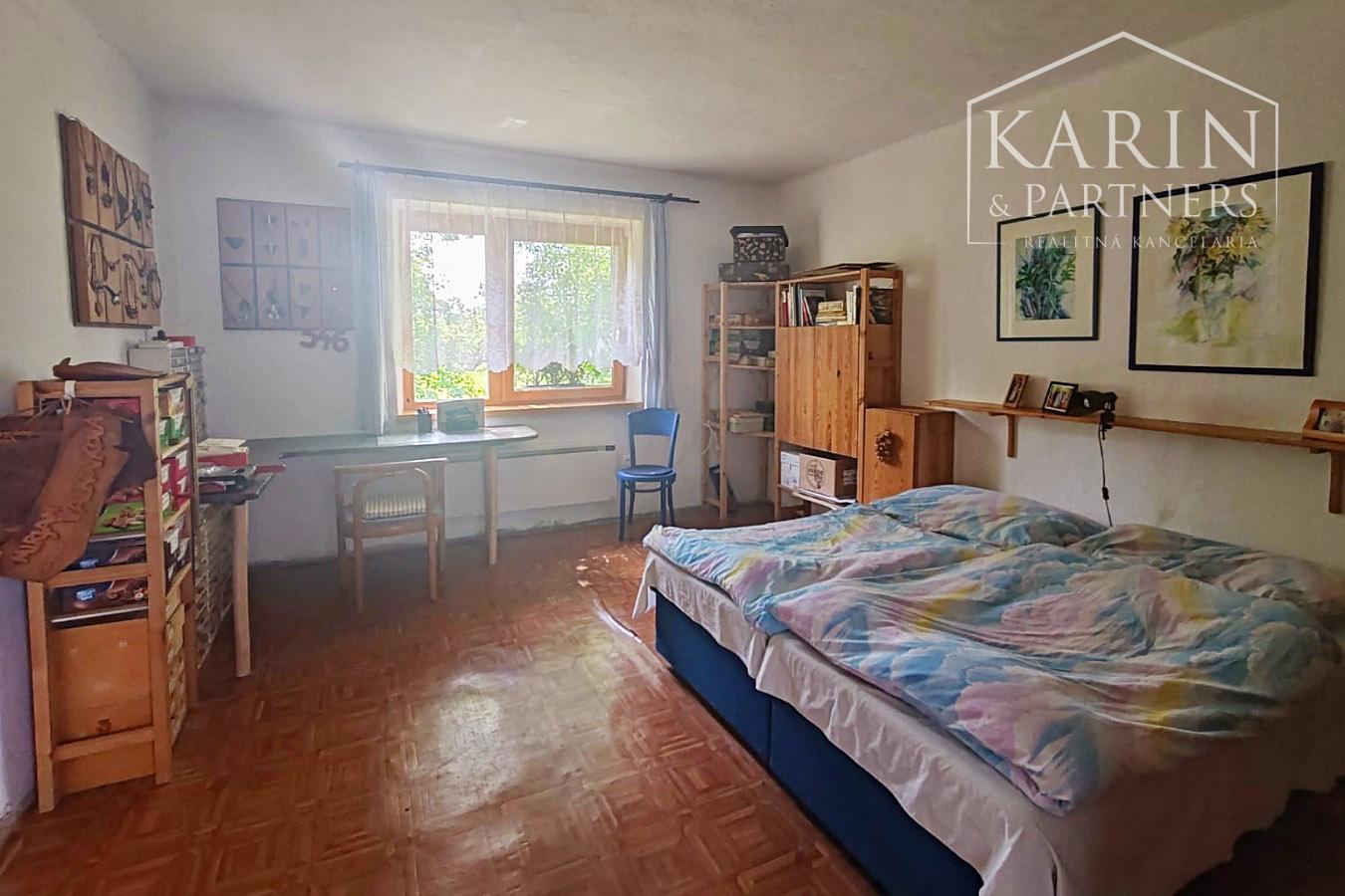 Chalupa pod lesom s ovocným sadom, 4144 m2, Nová Bošáca.