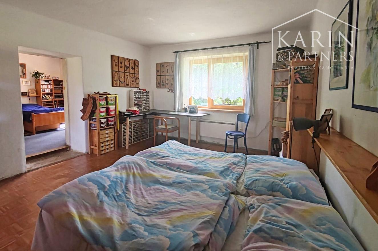 Chalupa pod lesom s ovocným sadom, 4144 m2, Nová Bošáca.