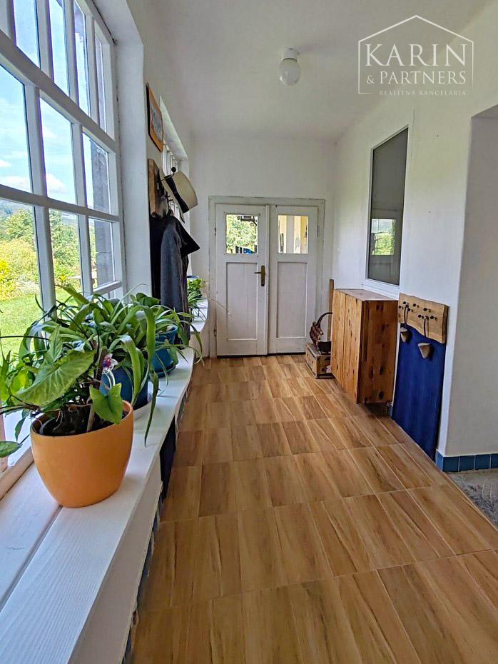 Chalupa pod lesom s ovocným sadom, 4144 m2, Nová Bošáca.