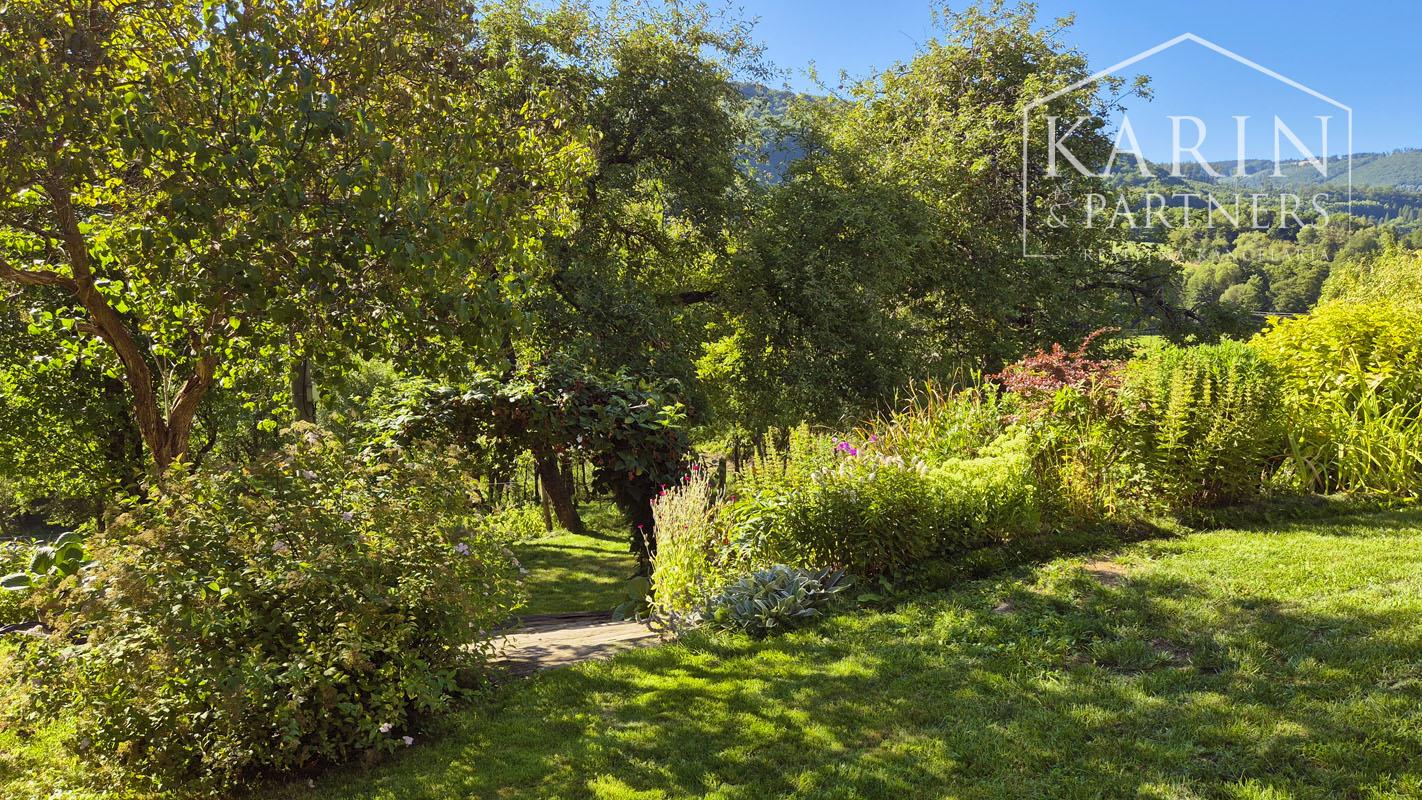 Chalupa pod lesom s ovocným sadom, 4144 m2, Nová Bošáca.