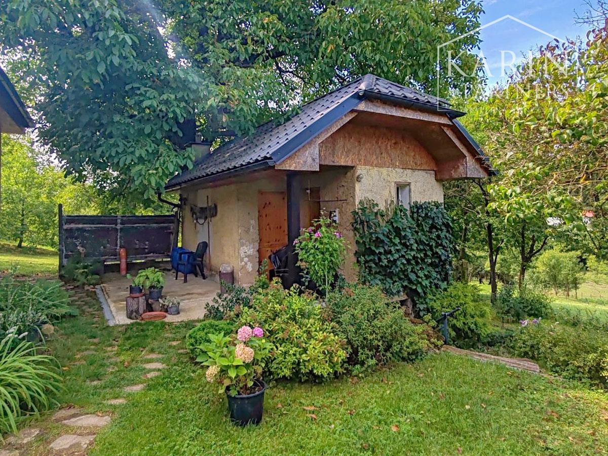 Chalupa pod lesom s ovocným sadom, 4144 m2, Nová Bošáca.