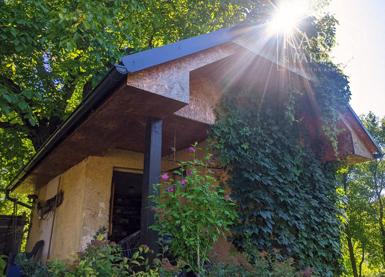 Chalupa pod lesom s ovocným sadom, 4144 m2, Nová Bošáca.