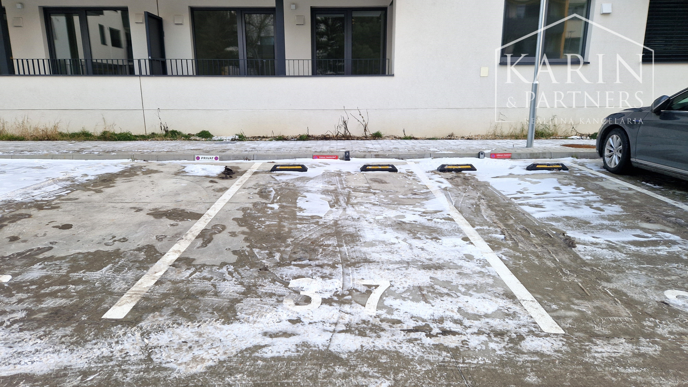 2-IZBOVÝ BYT S PARKOVANÍM  NA ZAČIATKU ROVINKY