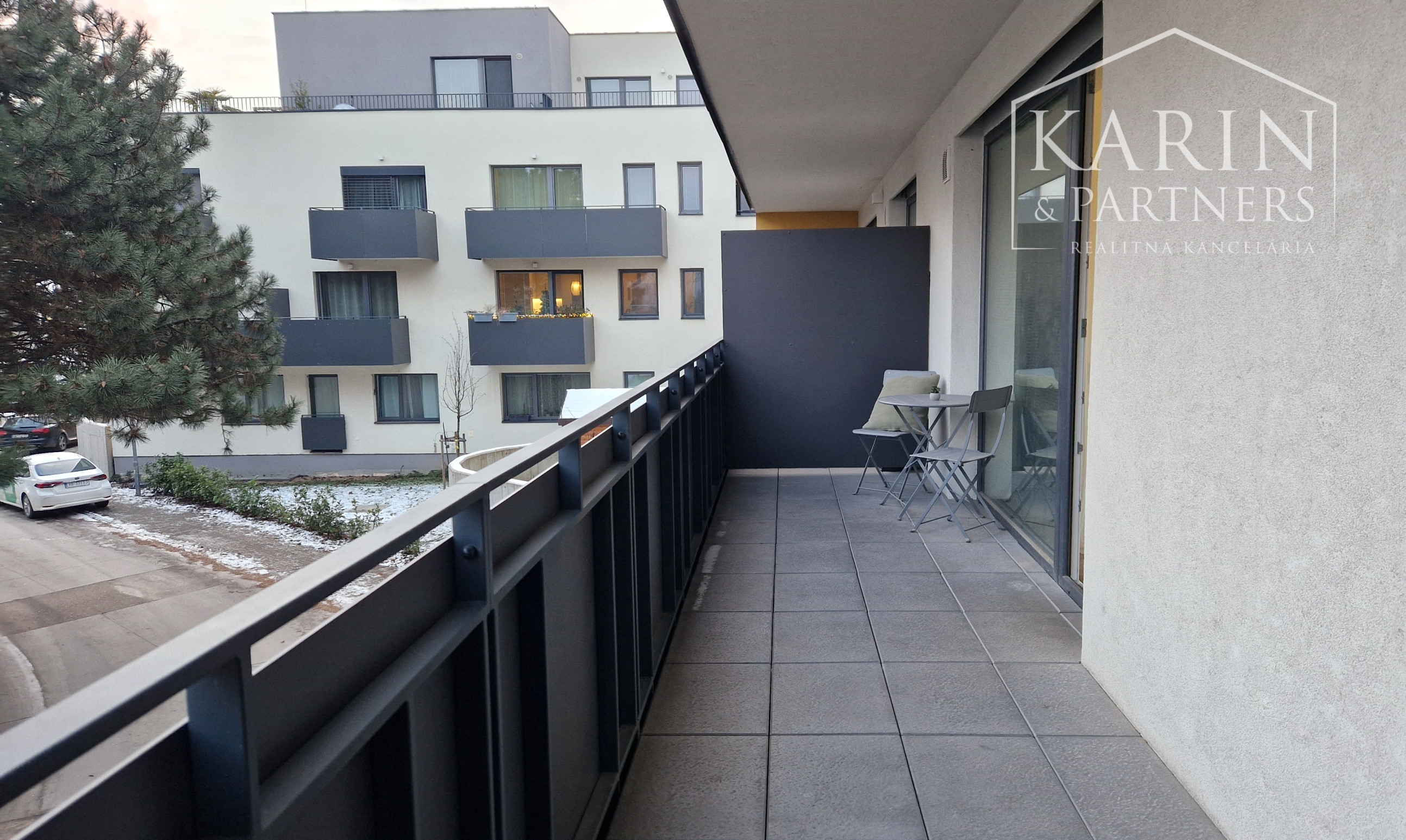 2-IZBOVÝ BYT S PARKOVANÍM  NA ZAČIATKU ROVINKY